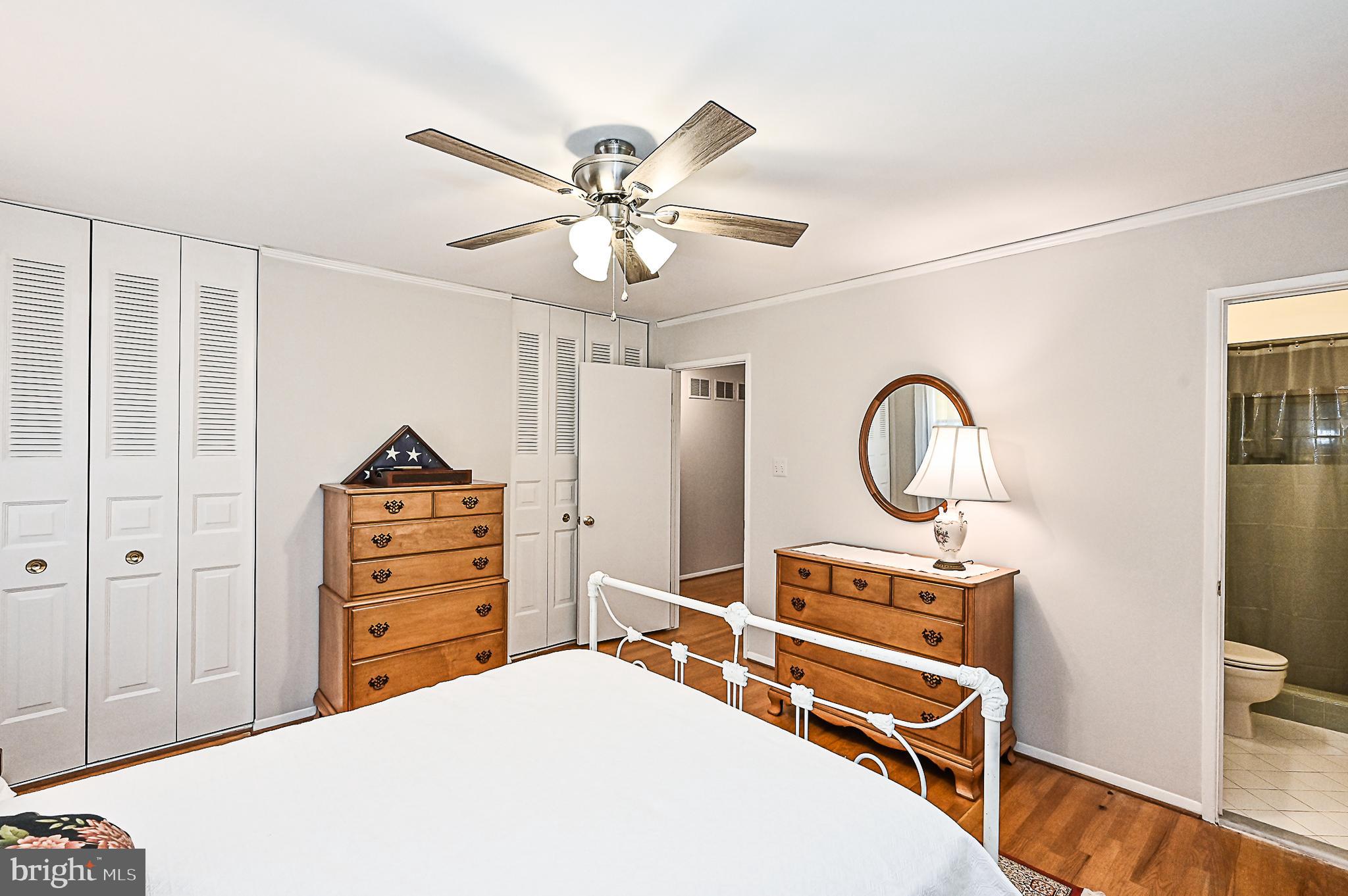 COUNTRY CLUB MANOR - Residential