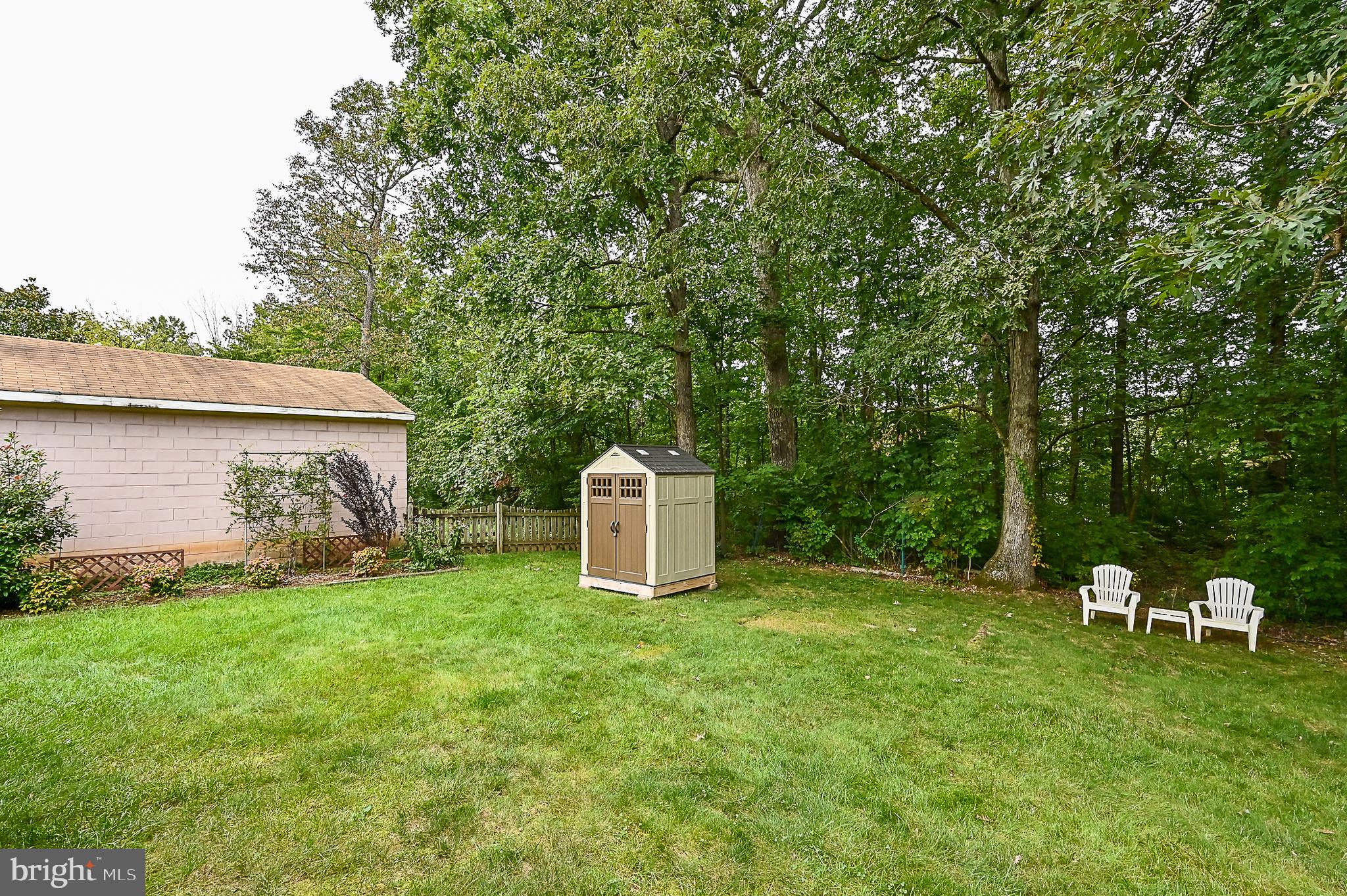 COUNTRY CLUB MANOR - Residential