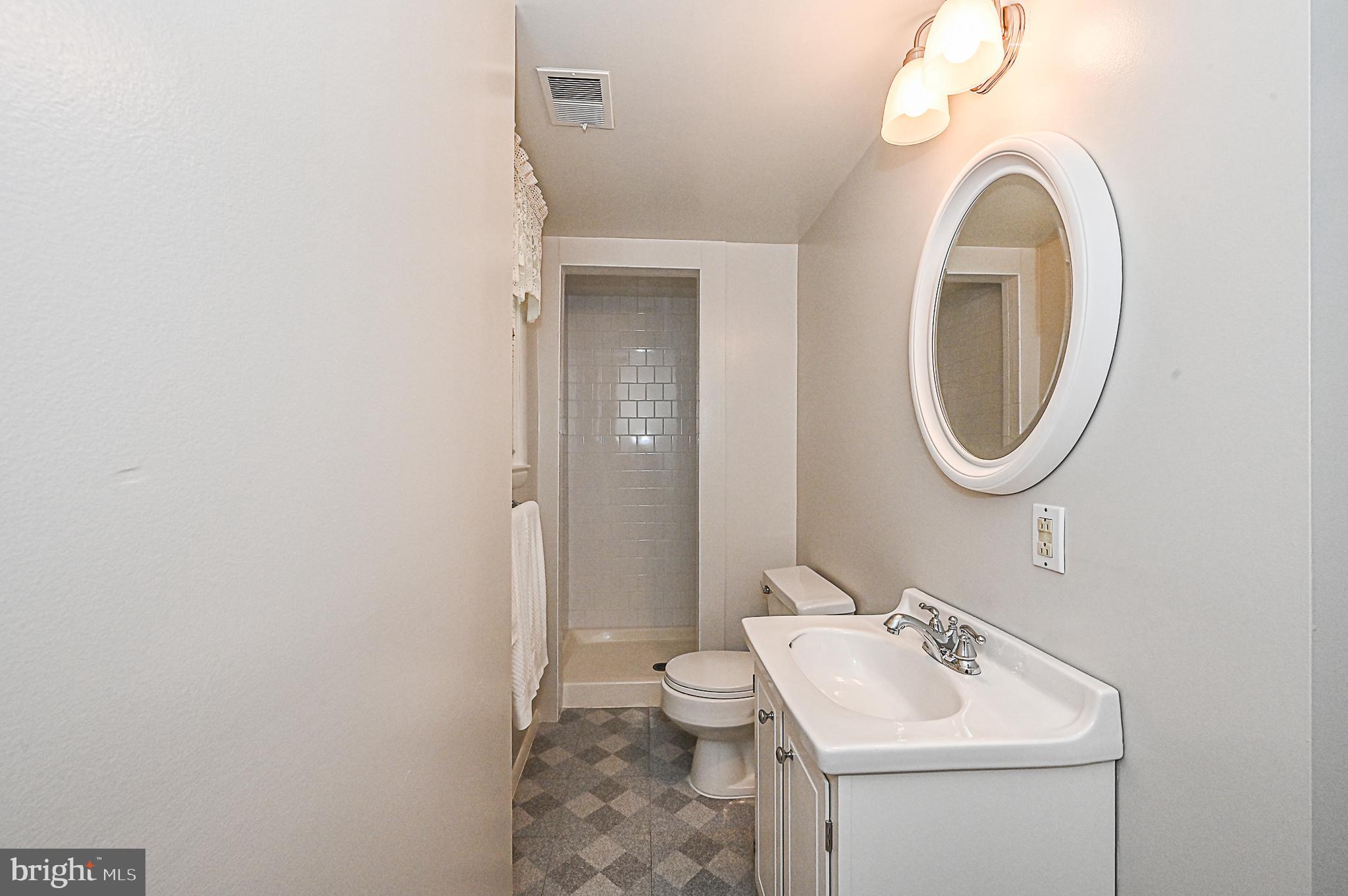 COUNTRY CLUB MANOR - Residential