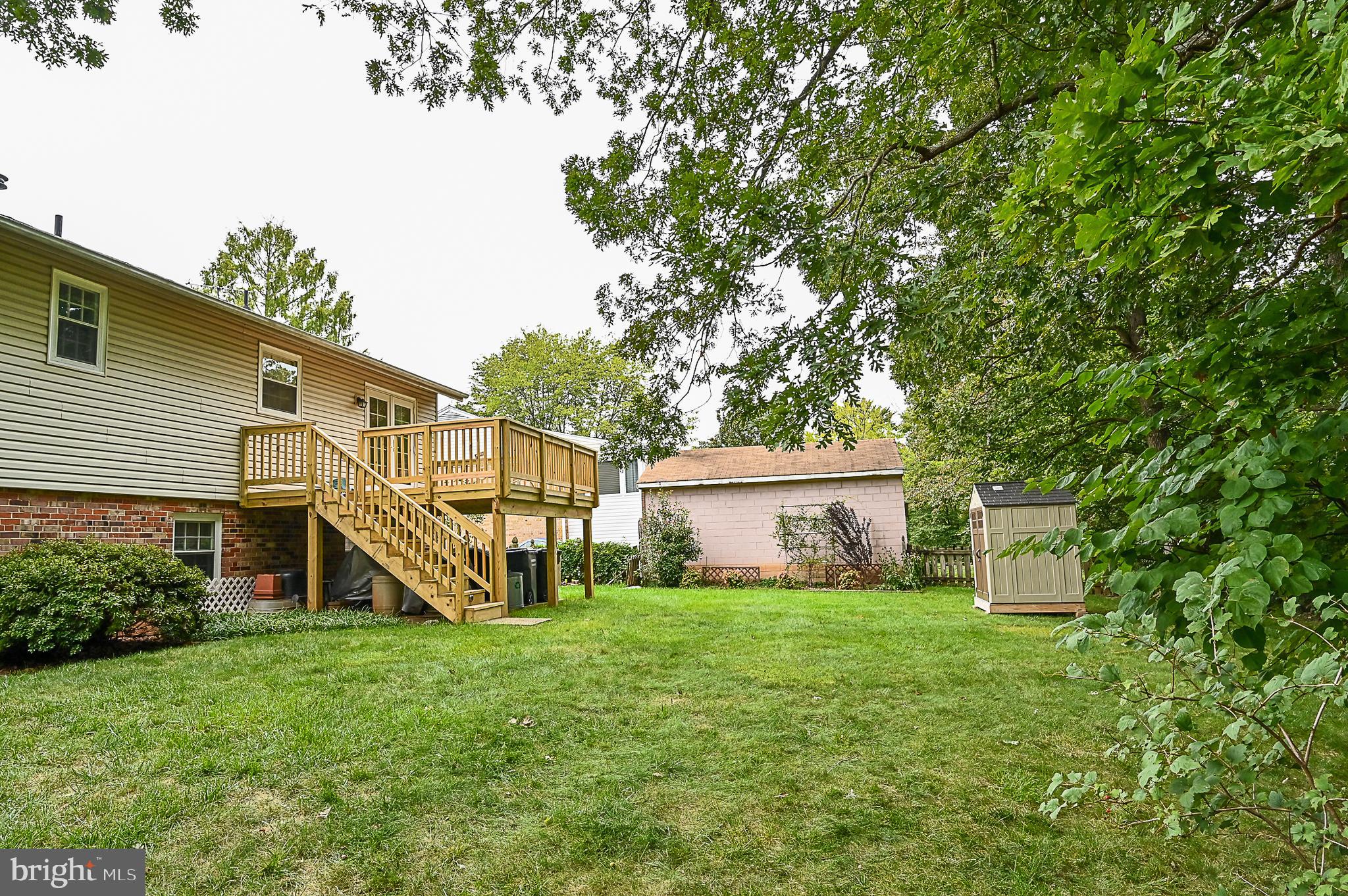 COUNTRY CLUB MANOR - Residential