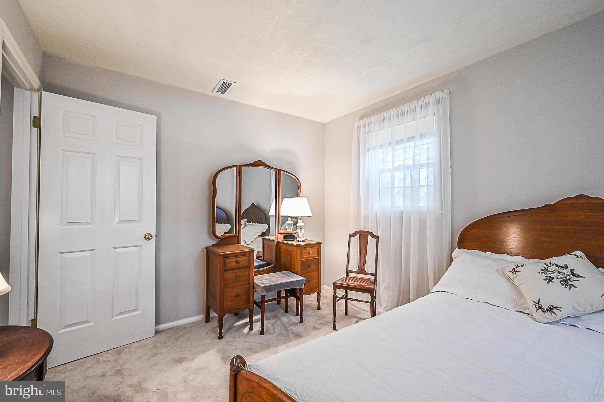 COUNTRY CLUB MANOR - Residential