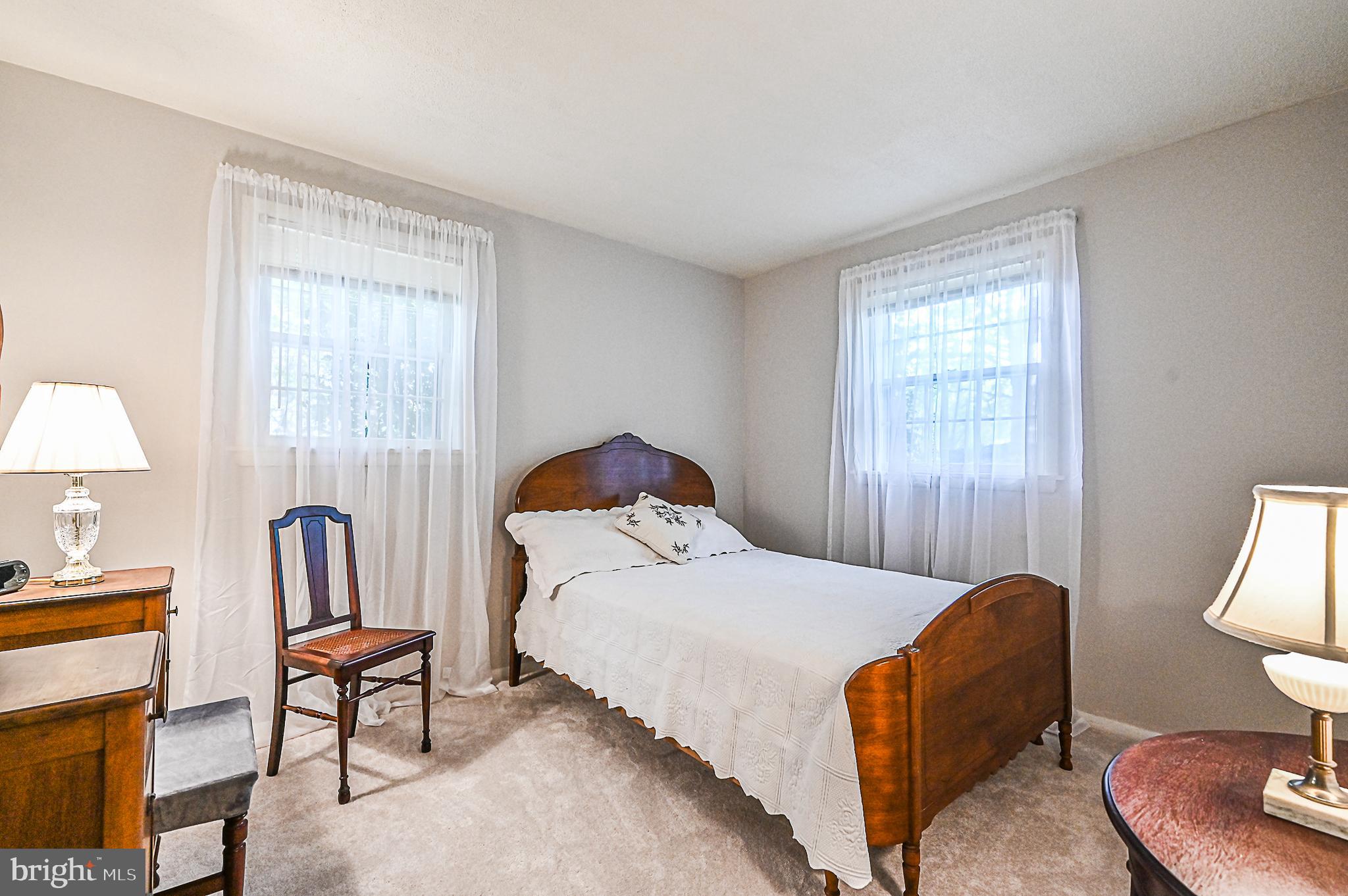 COUNTRY CLUB MANOR - Residential