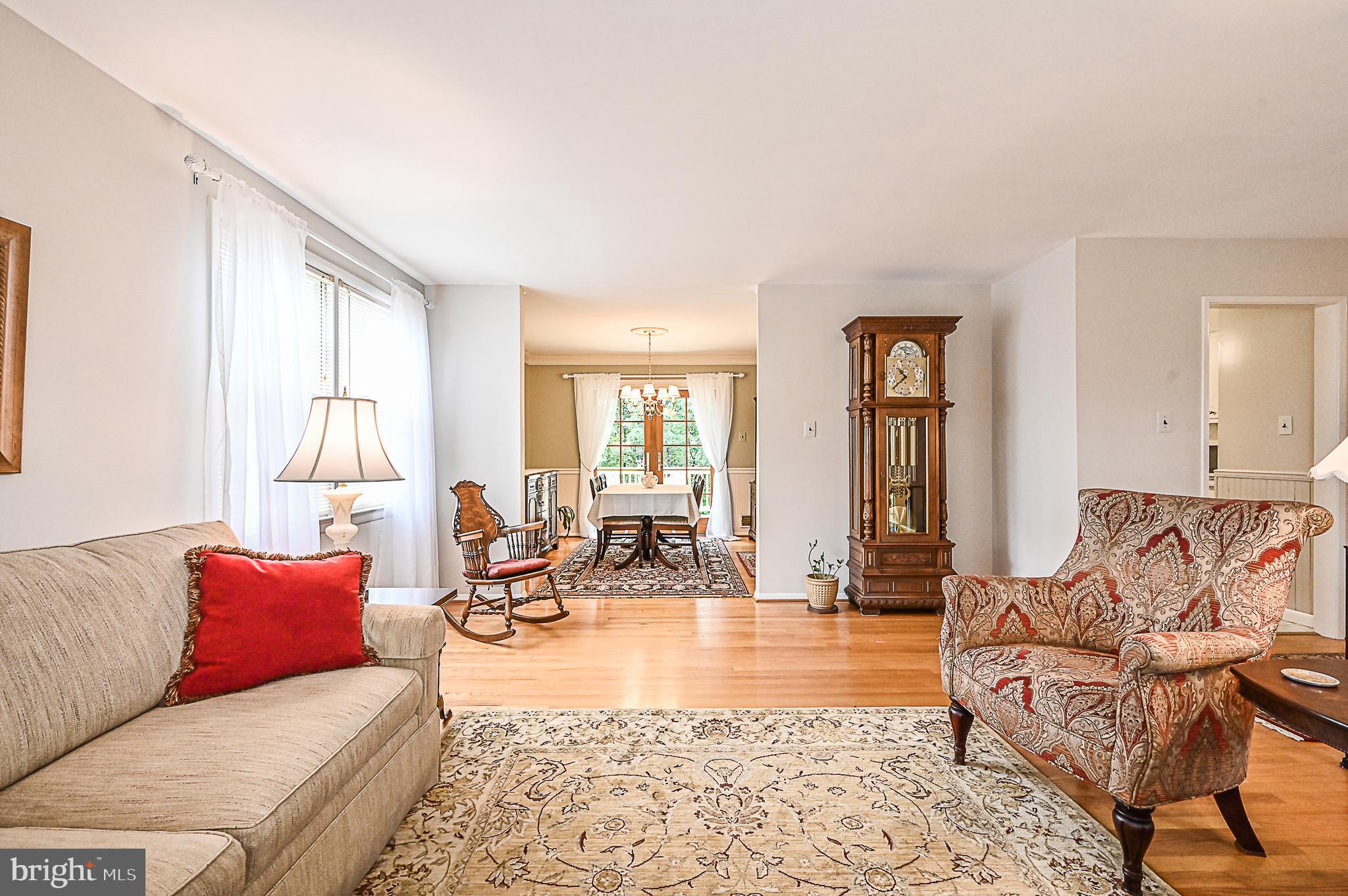 COUNTRY CLUB MANOR - Residential