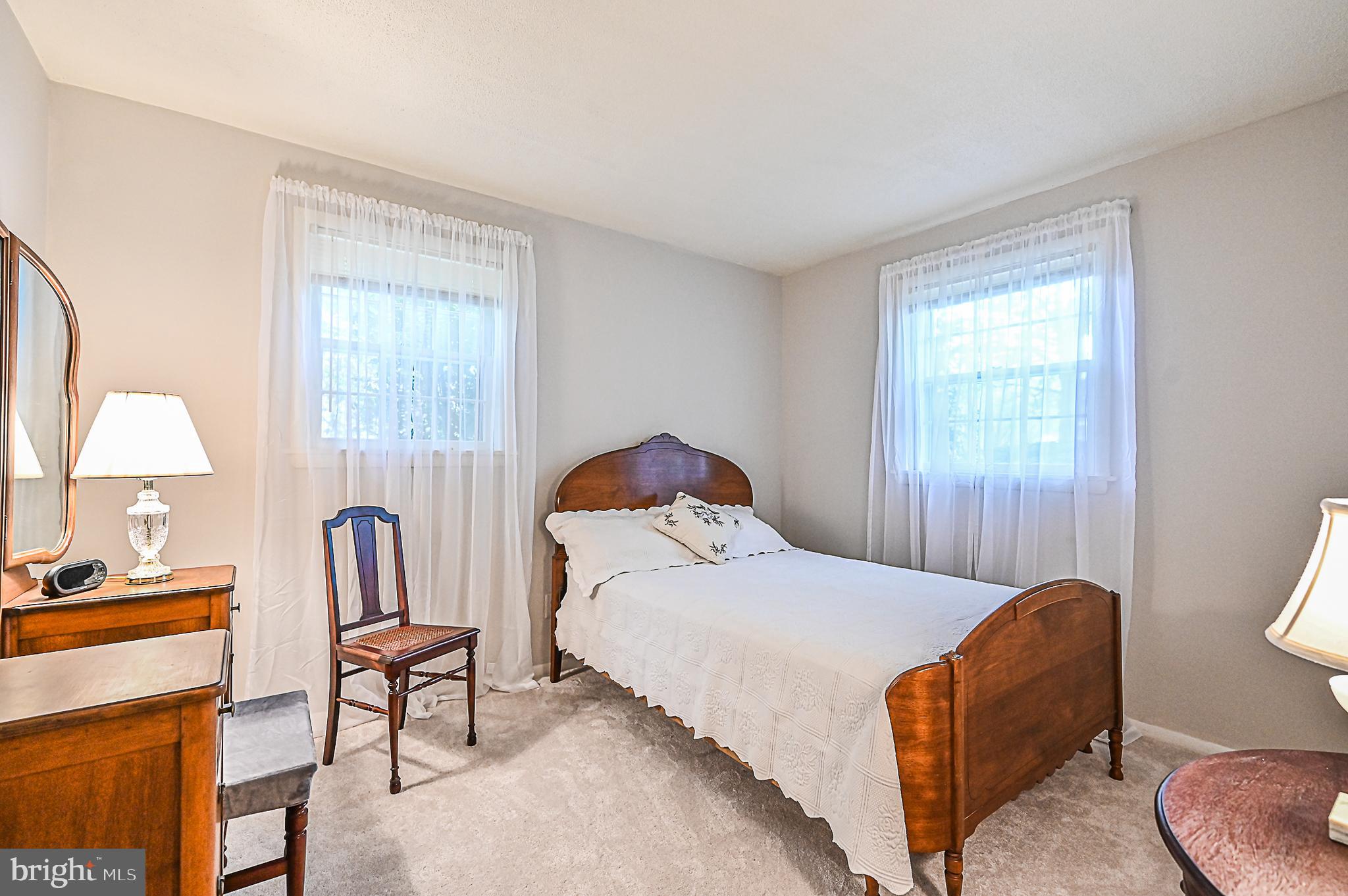 COUNTRY CLUB MANOR - Residential