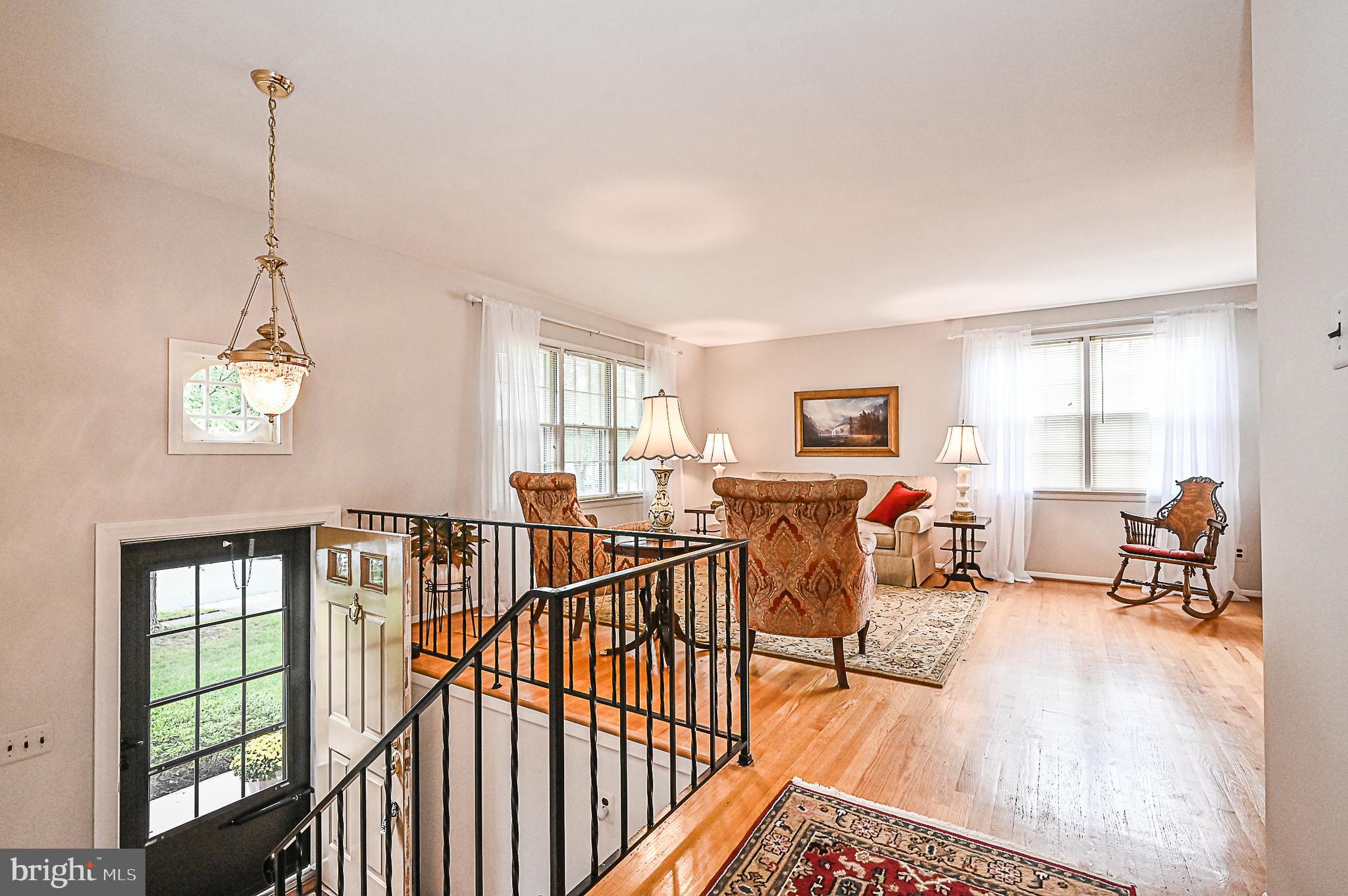 COUNTRY CLUB MANOR - Residential