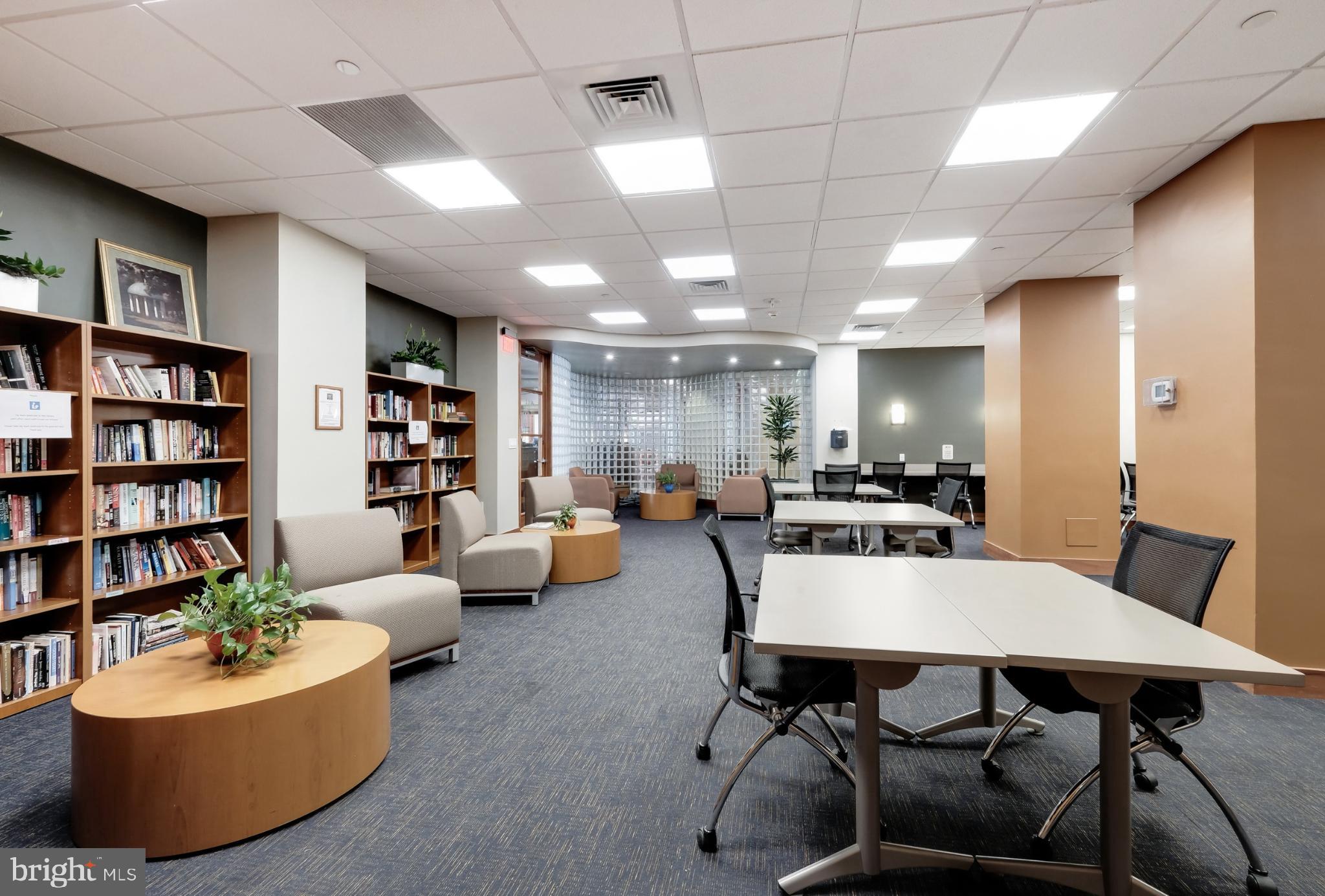 ART MUSEUM AREA - Residential Lease