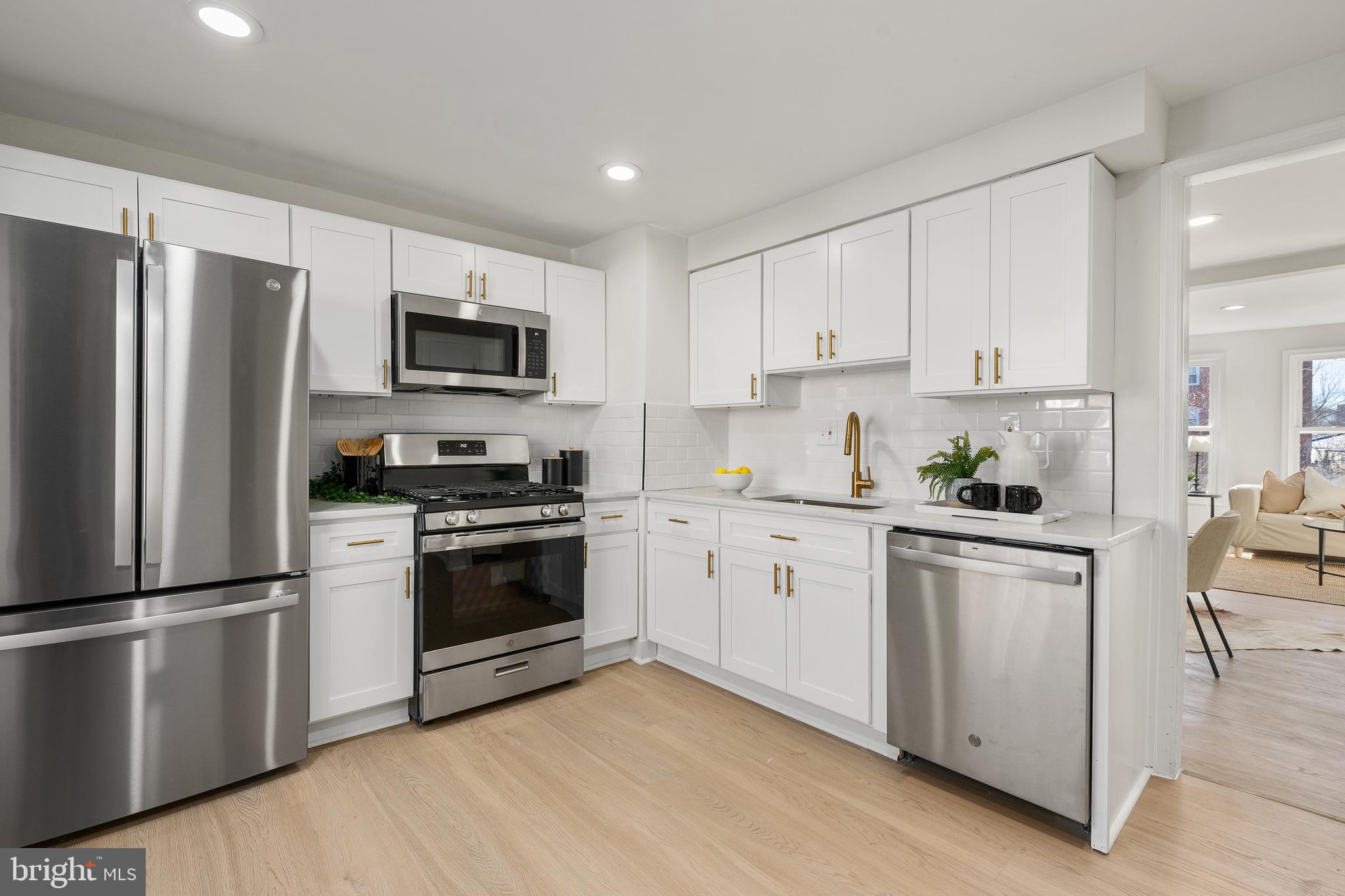 PINEWOOD HILL - Residential