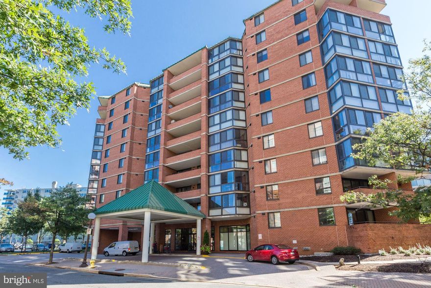 Beautiful 1BR/1BA condo at sought after Eastview. Open living area adjoins a bright sunroom. Walk in closet between BR and BA. Kitchen has stainless steel appliances and granite counters. Parking space is easy to pull into  and easy to pull out of - #208. 

Building amenities include a fitness center, swimming pool and hot tub, grilling area, and community room. 

Ideal location - just one block to the Ballston Metro and everything that Ballston has to offer. 

Available May 1, 2024, possibly sooner. No pets. No smokers.