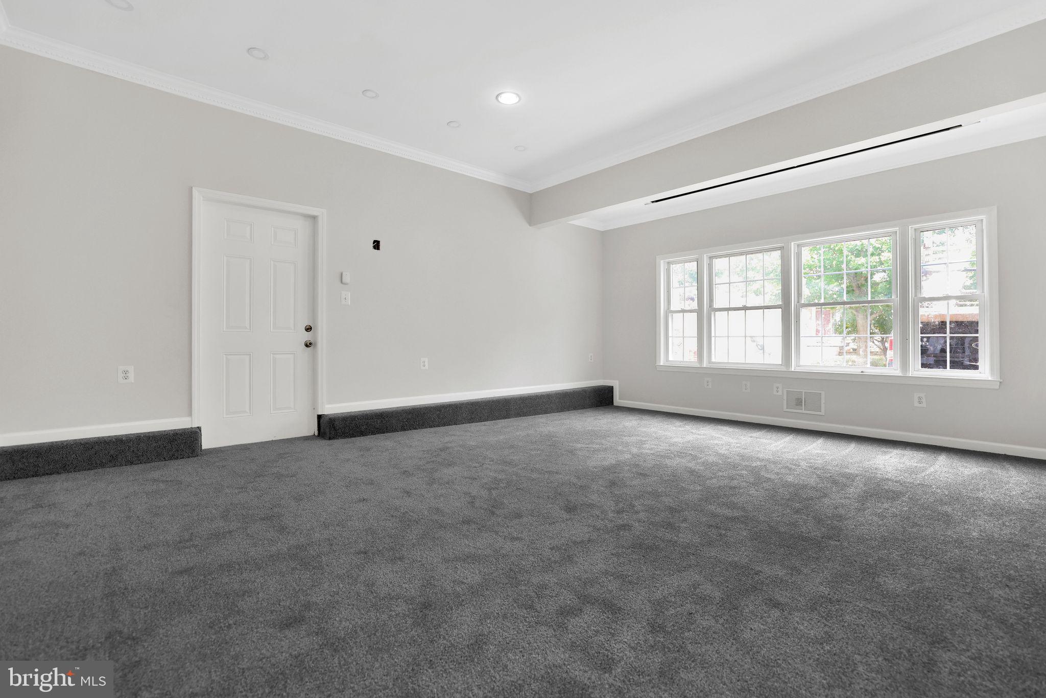 OAK GROVE APARTMENTS - Residential