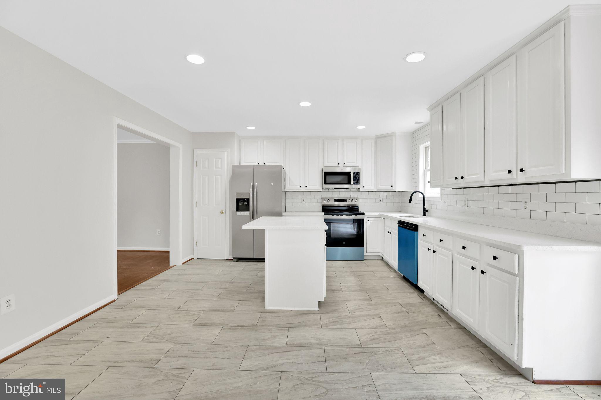 OAK GROVE APARTMENTS - Residential