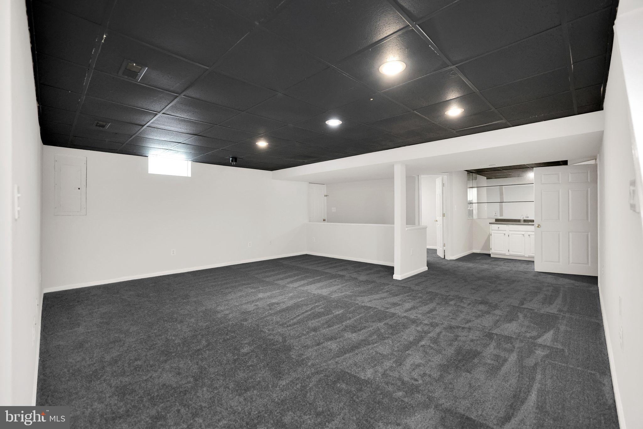 OAK GROVE APARTMENTS - Residential