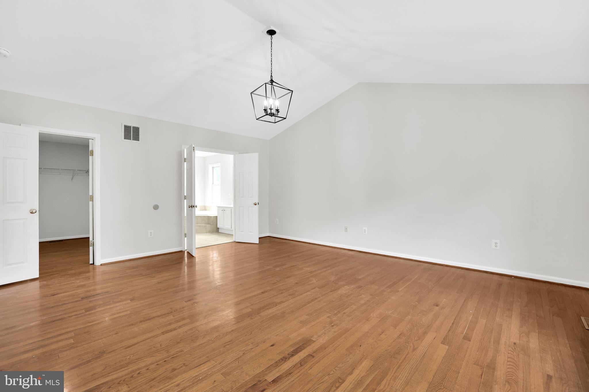 OAK GROVE APARTMENTS - Residential