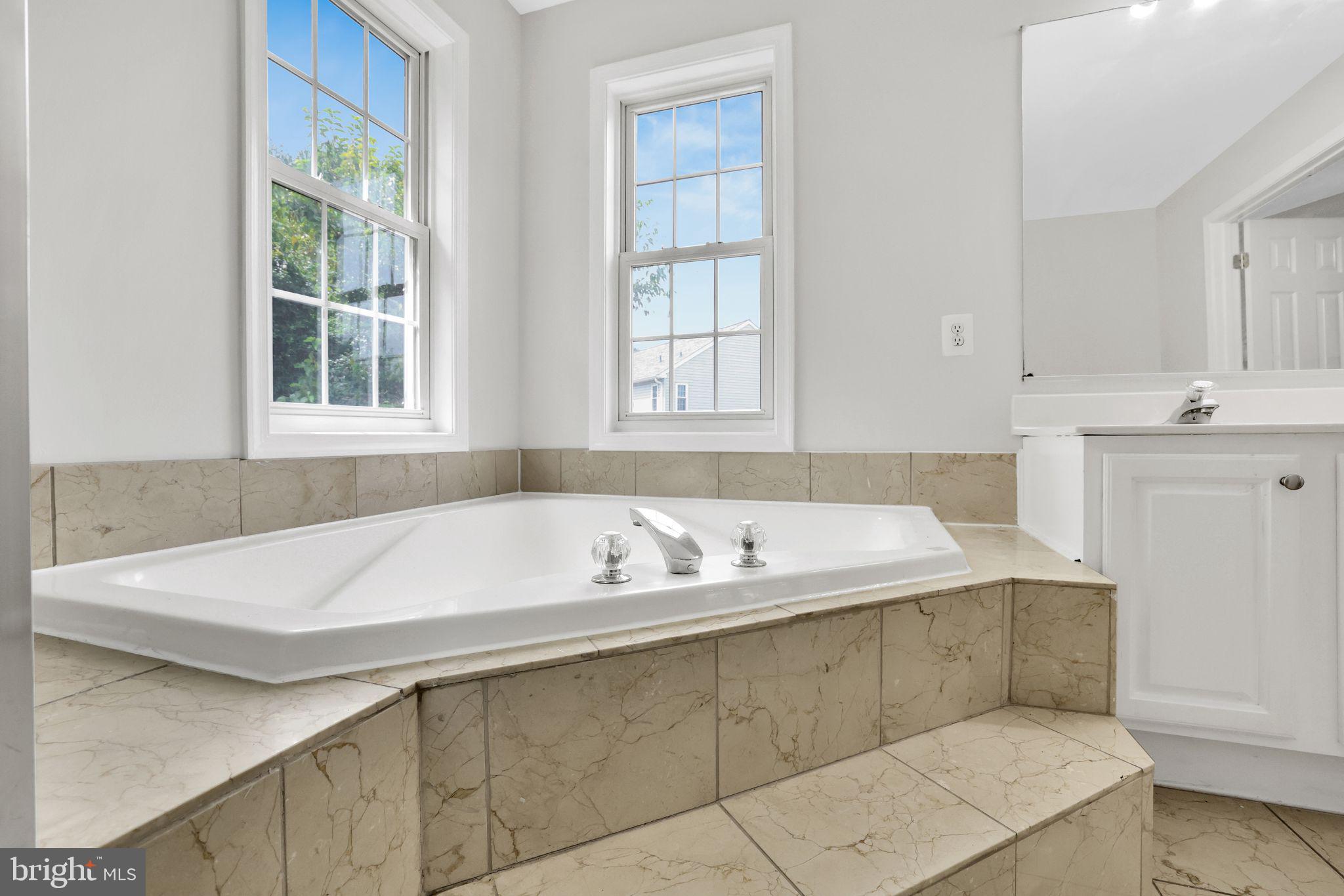 OAK GROVE APARTMENTS - Residential