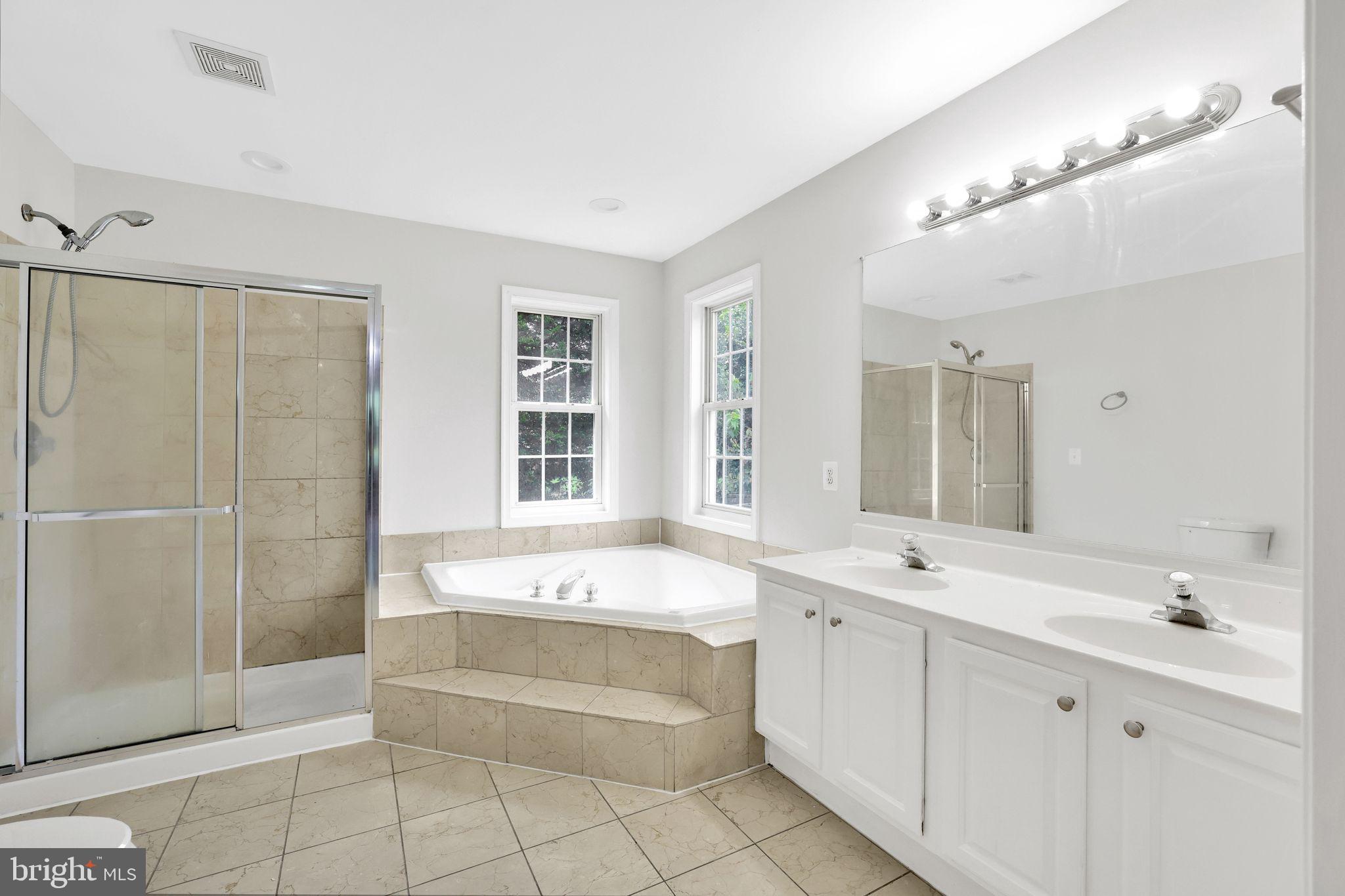 OAK GROVE APARTMENTS - Residential