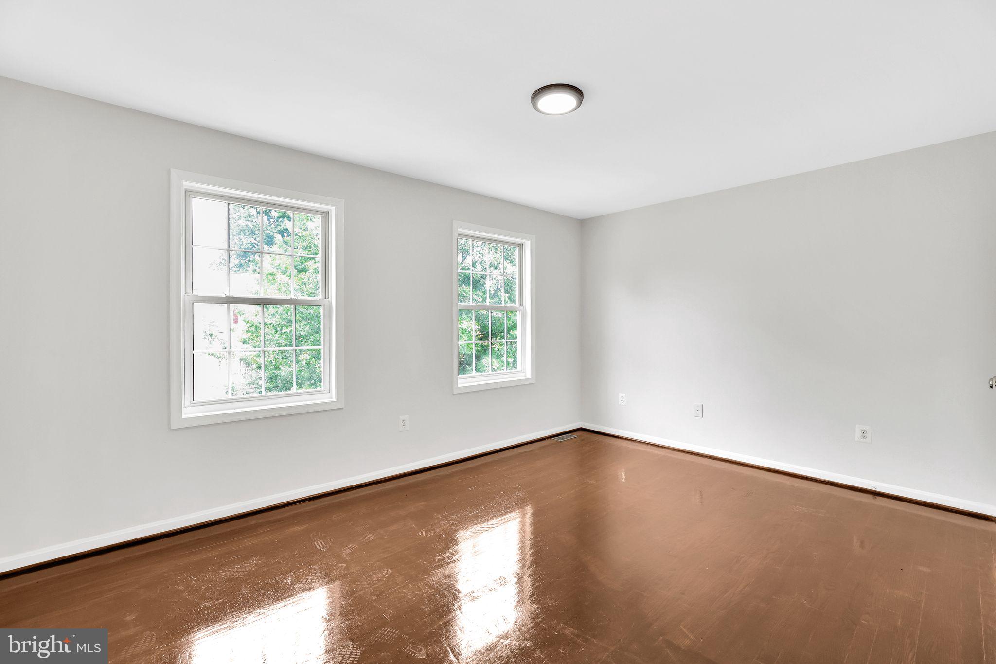 OAK GROVE APARTMENTS - Residential