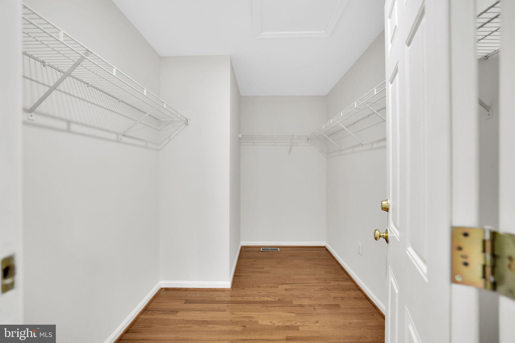 OAK GROVE APARTMENTS - Residential