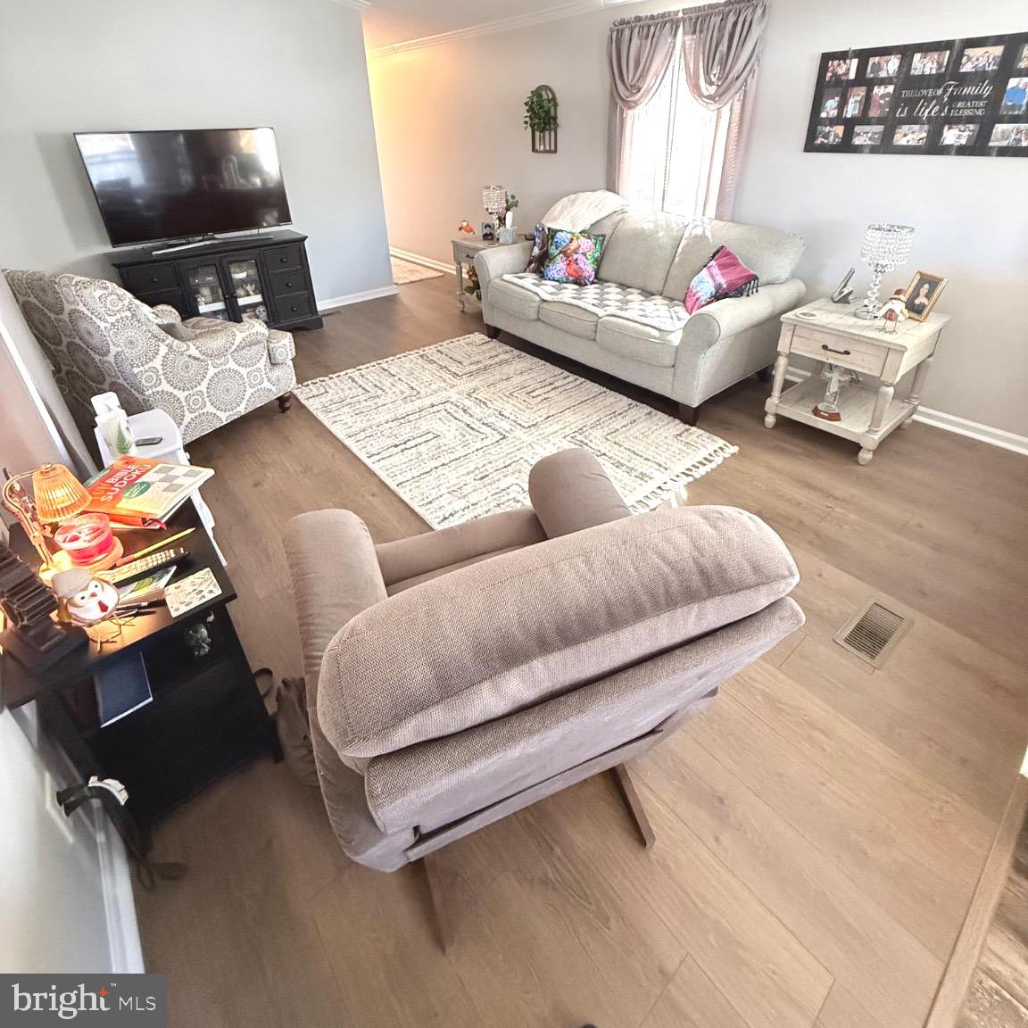 VILLAGE GREEN - Residential