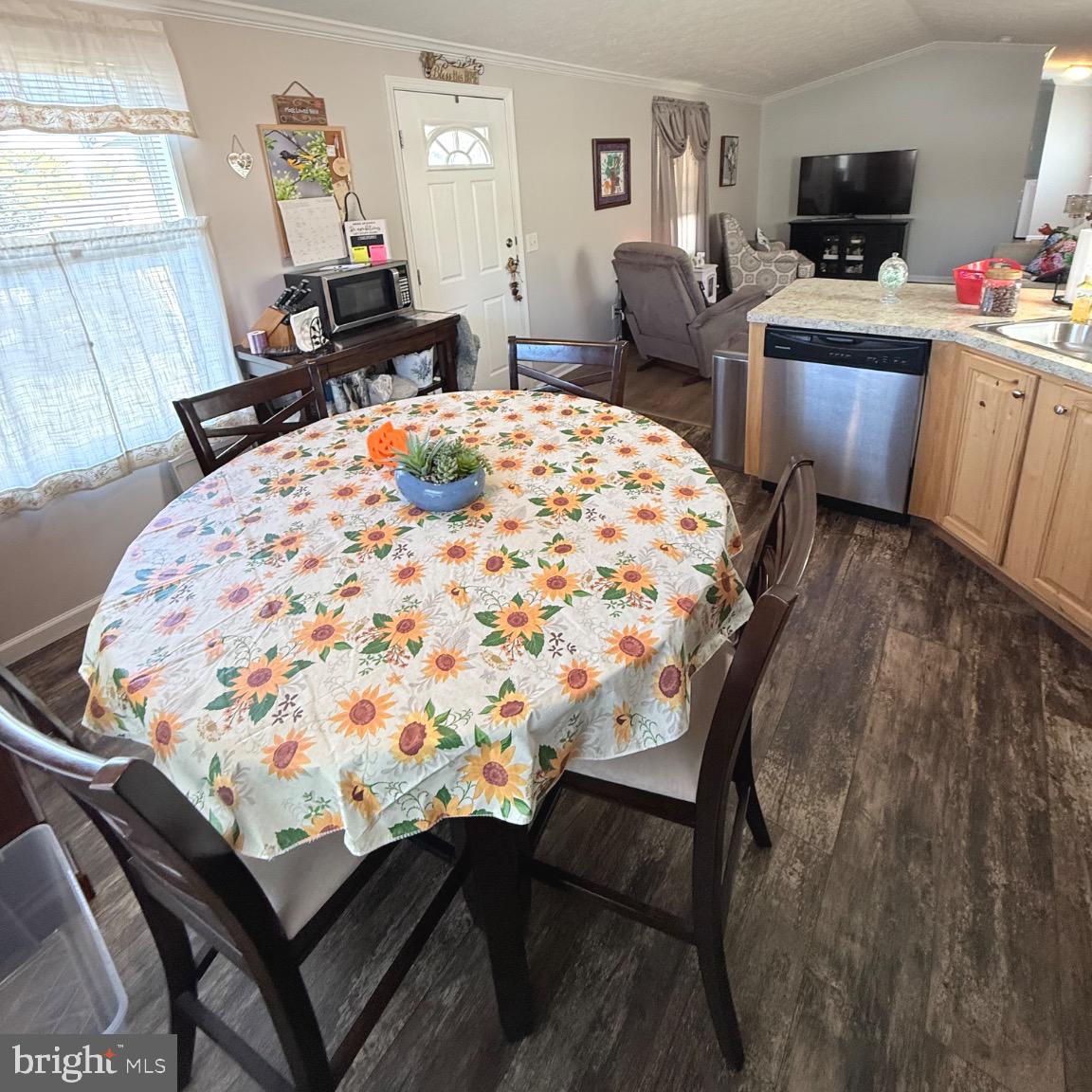 VILLAGE GREEN - Residential