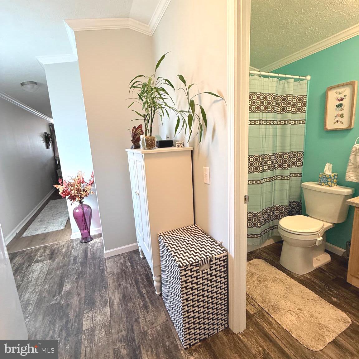 VILLAGE GREEN - Residential