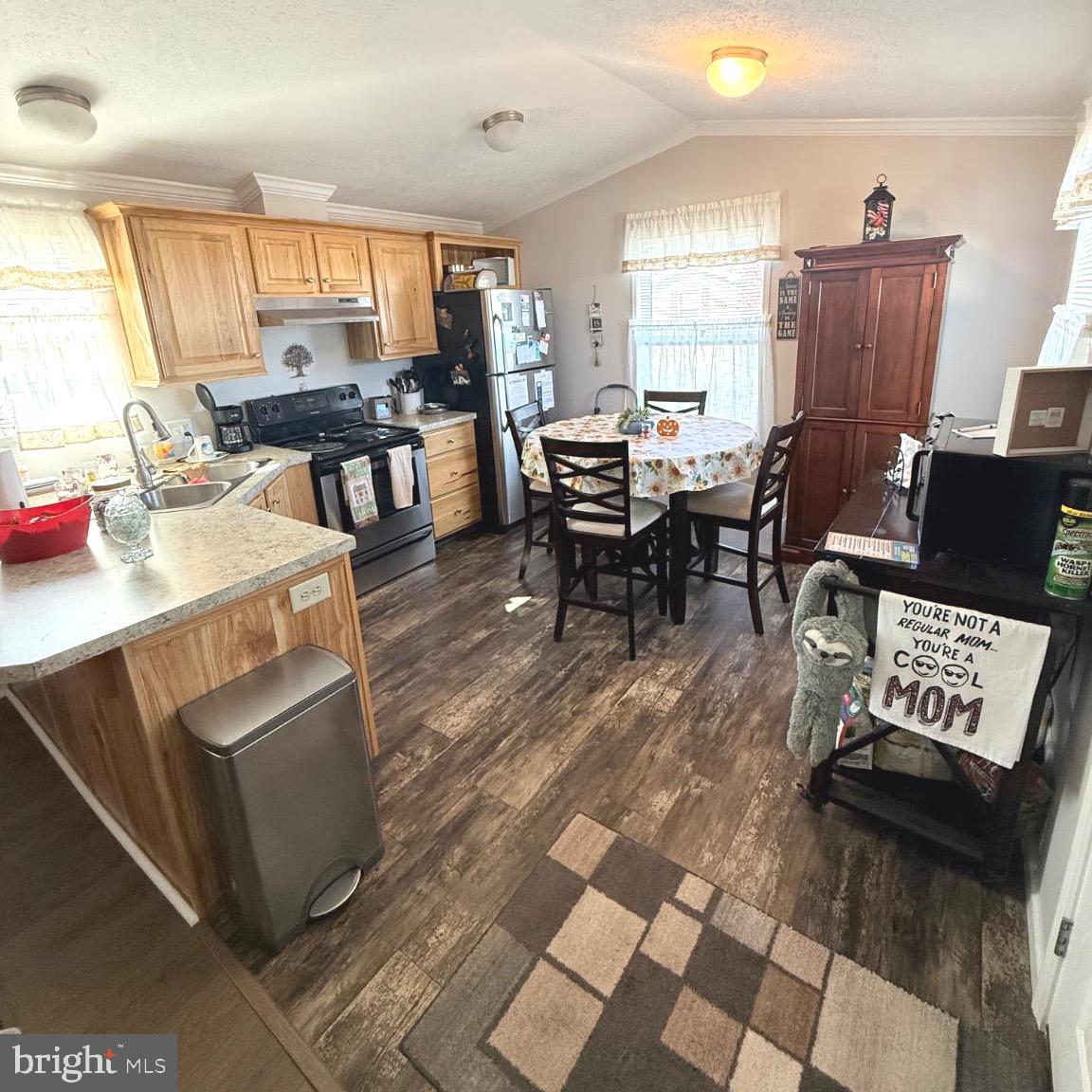 VILLAGE GREEN - Residential