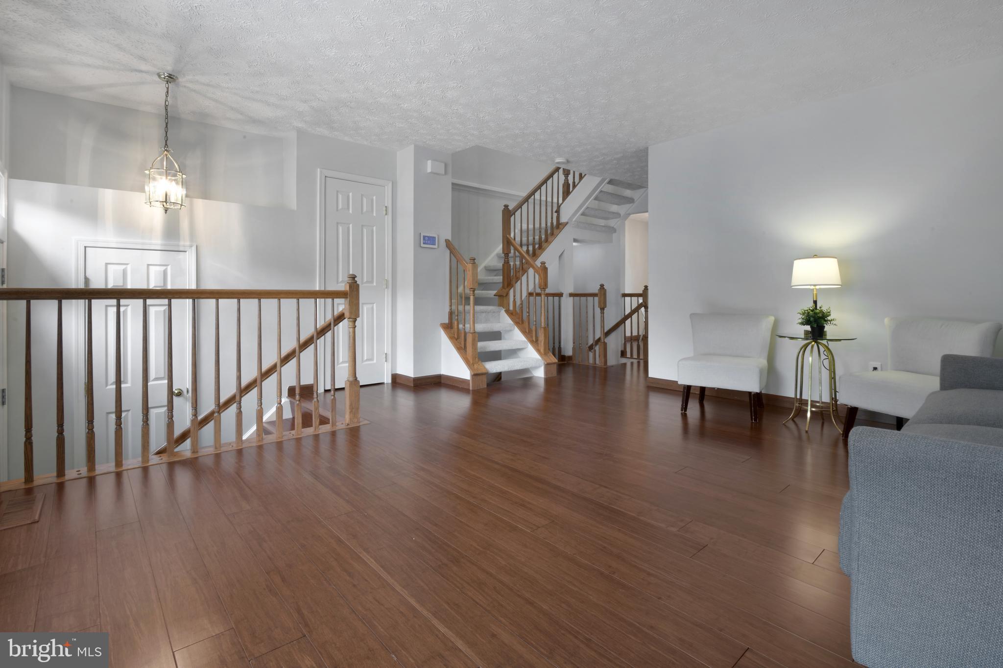 885 CHESTNUTVIEW COURT