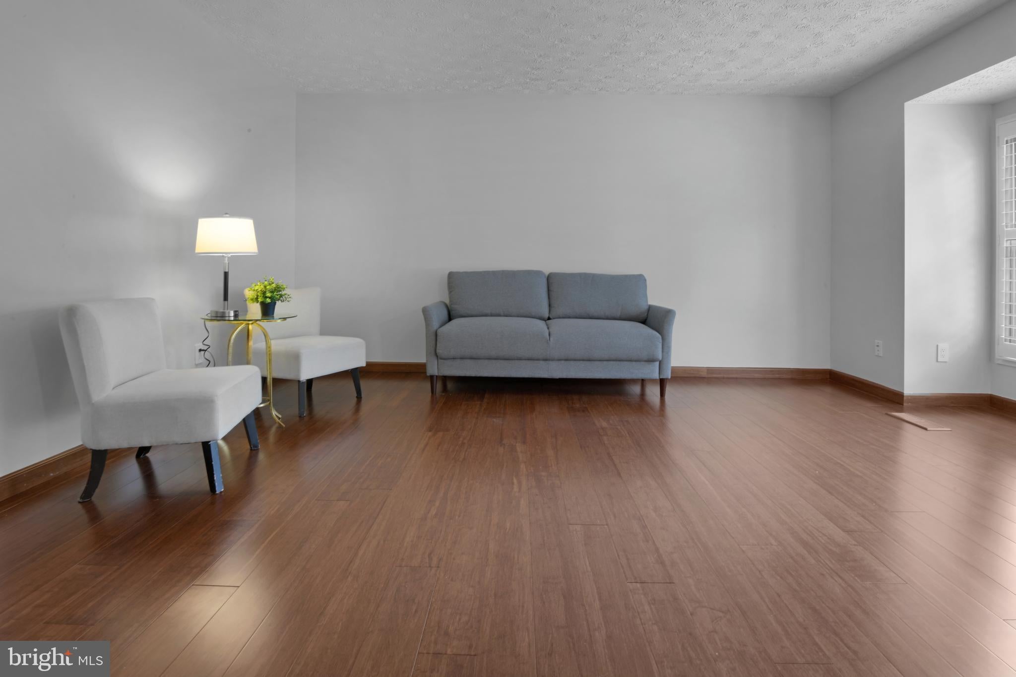 885 CHESTNUTVIEW COURT