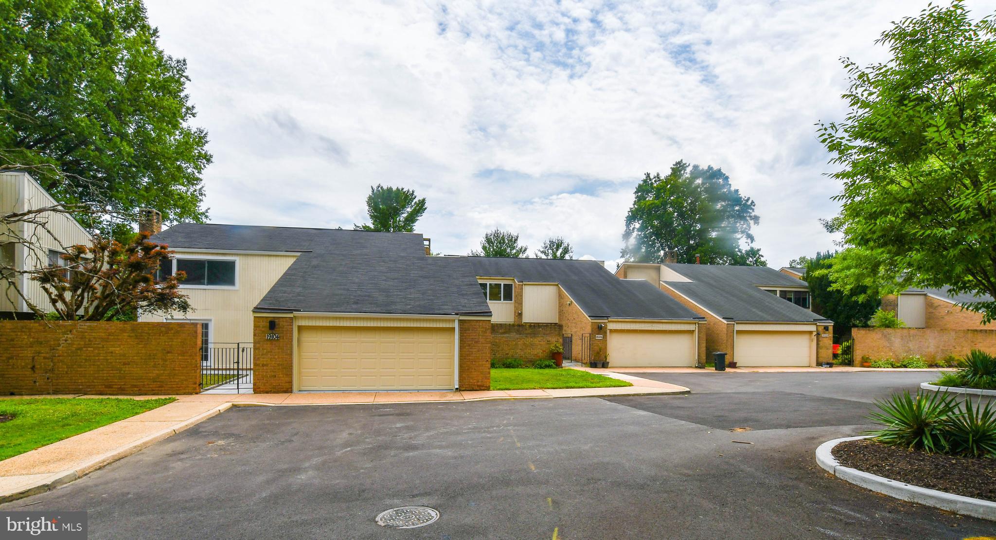 19104 ROMAN WAY