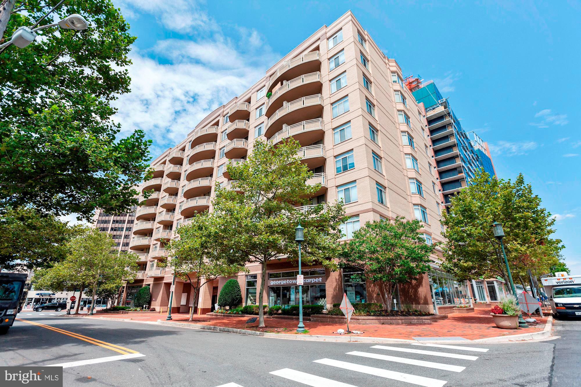 FAIRMONT PLAZA - Residential