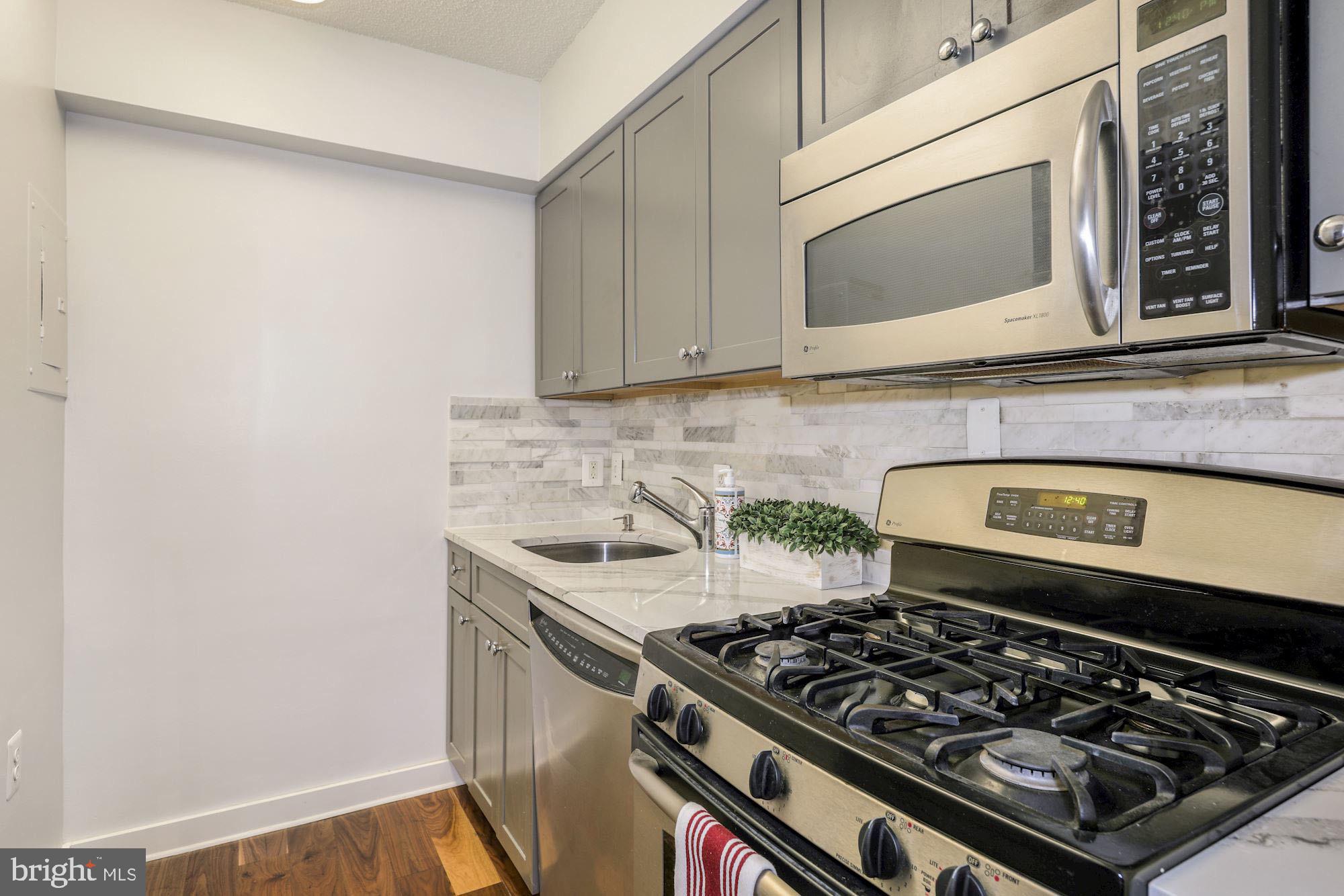 FAIRMONT PLAZA - Residential