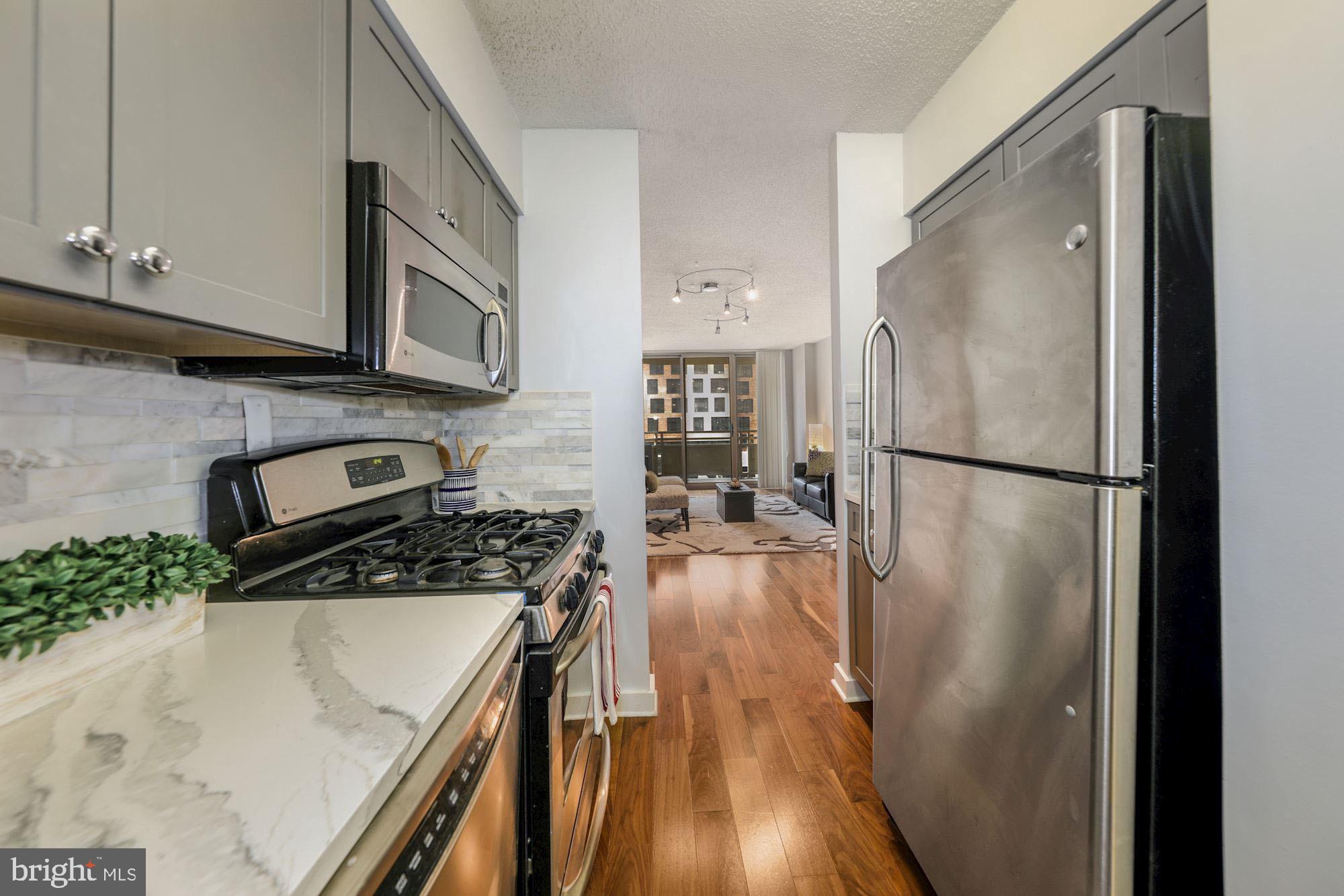 FAIRMONT PLAZA - Residential