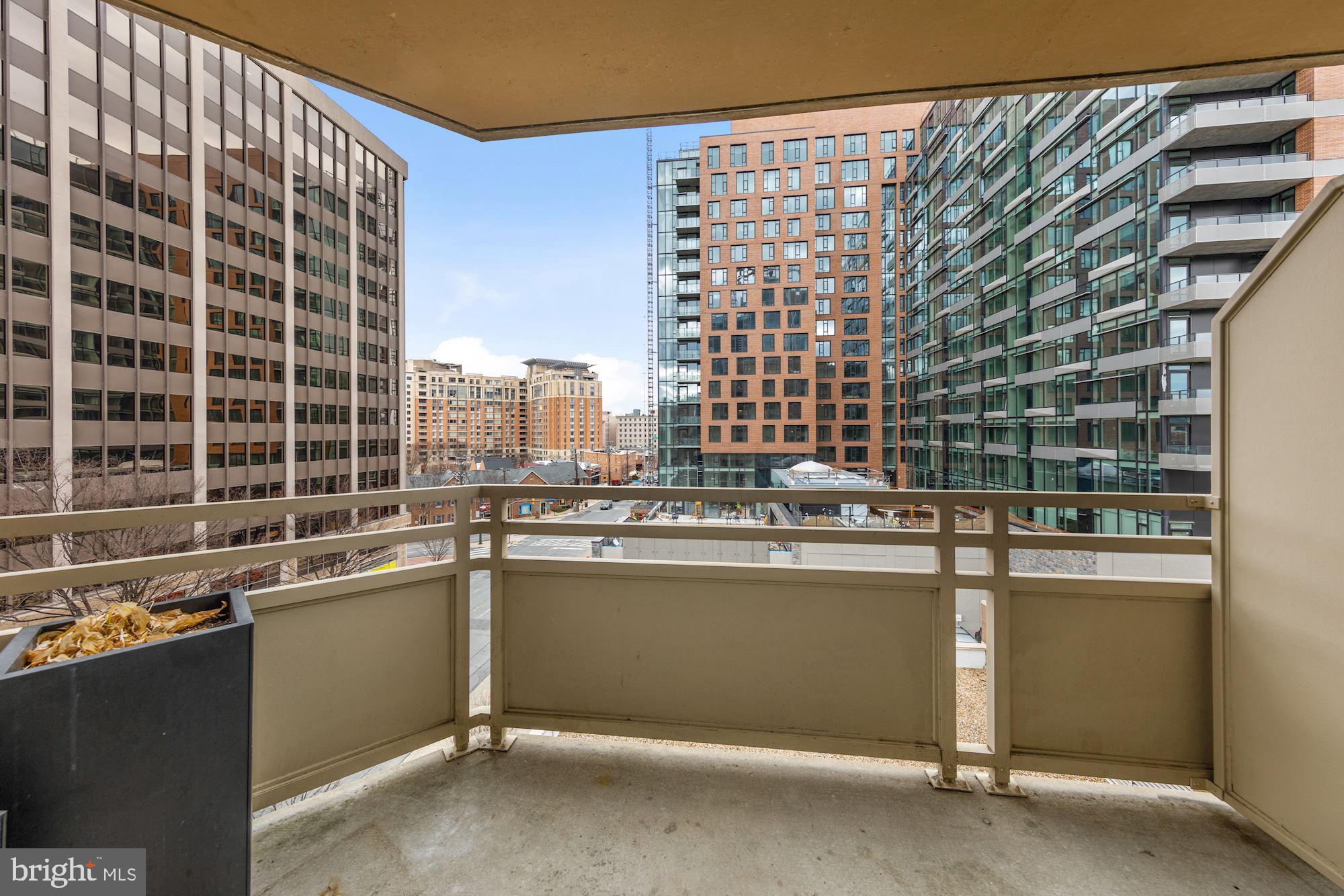 FAIRMONT PLAZA - Residential