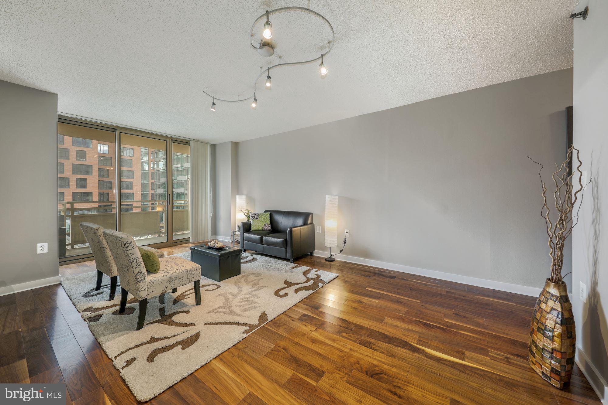 FAIRMONT PLAZA - Residential