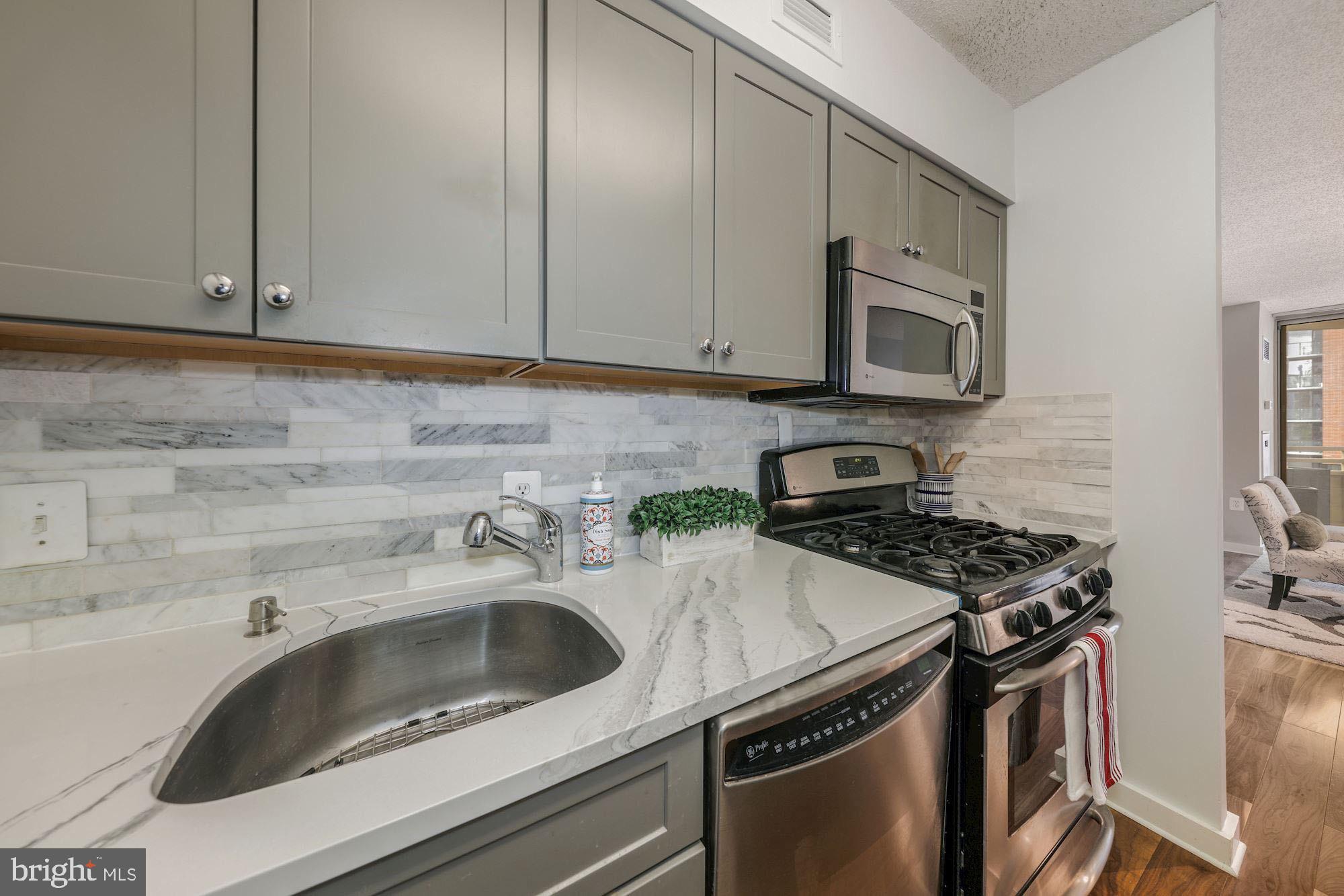 FAIRMONT PLAZA - Residential