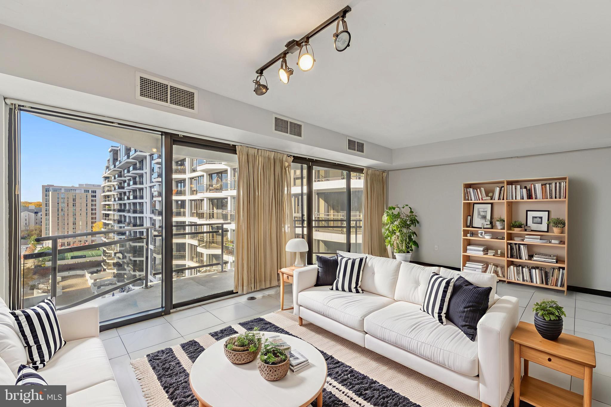 1530 KEY BOULEVARD 929