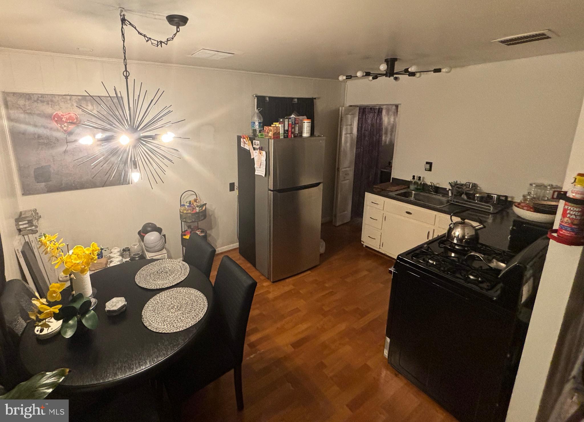 RITCHIE MANOR - Residential