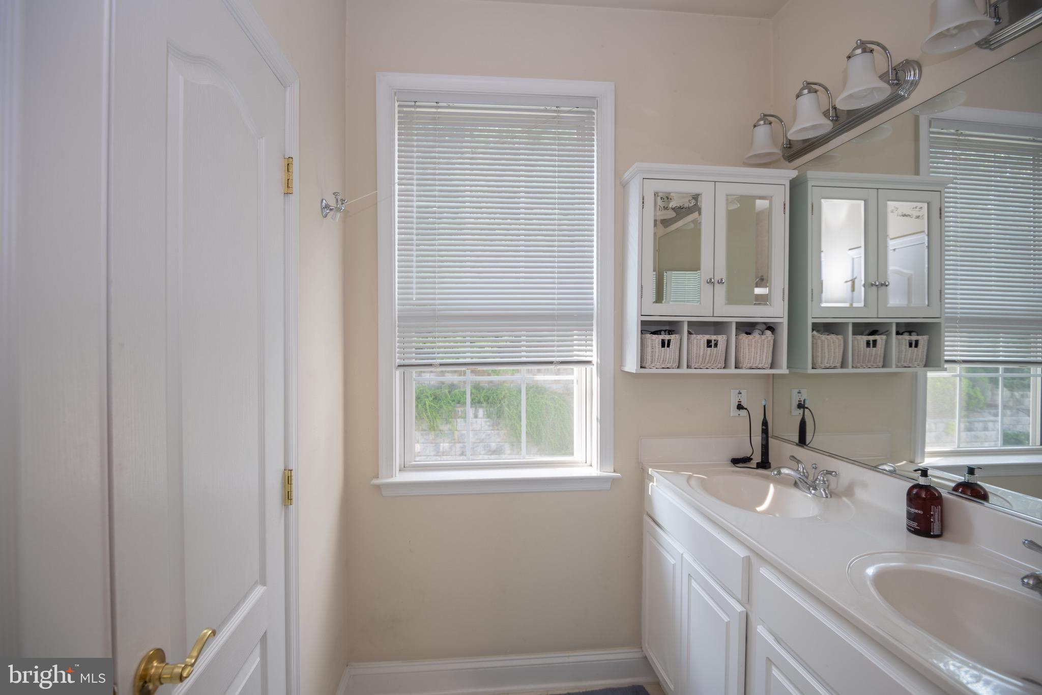 ALCOVA HEIGHTS - Residential Lease