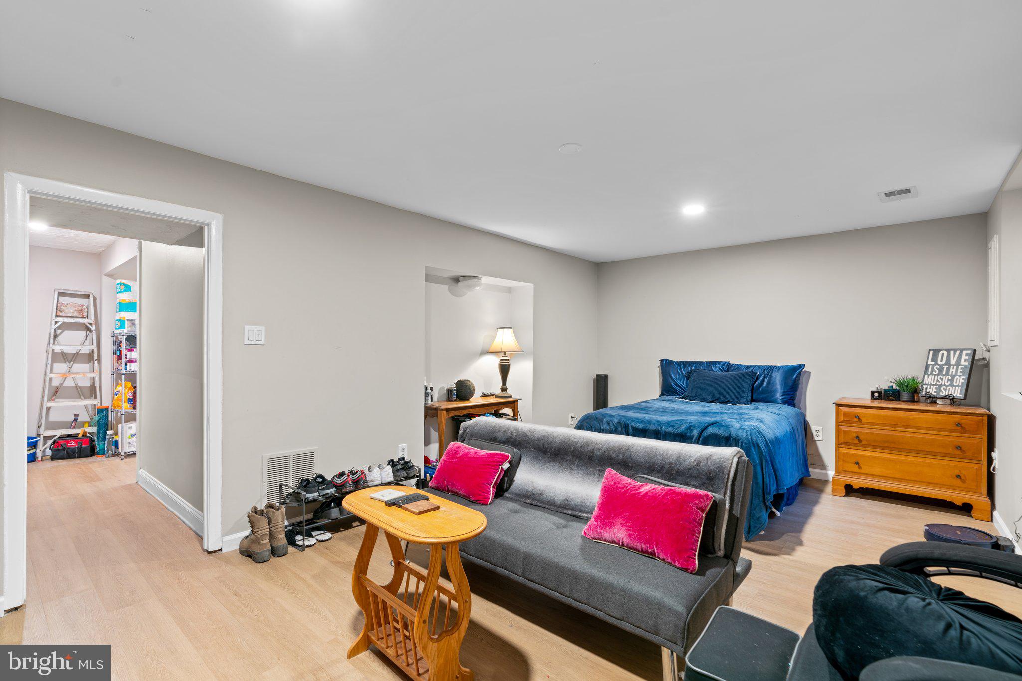 MIDDLEBROOK COMMONS - Residential