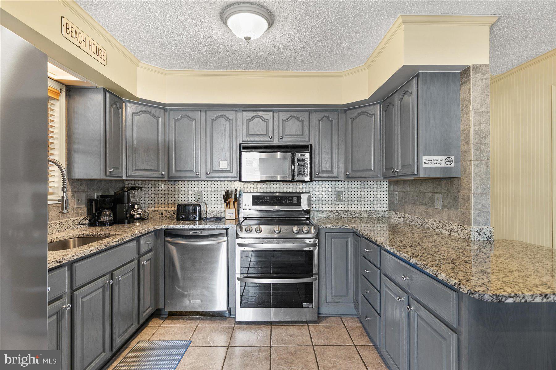 902 EDGEWATER AVENUE 50403