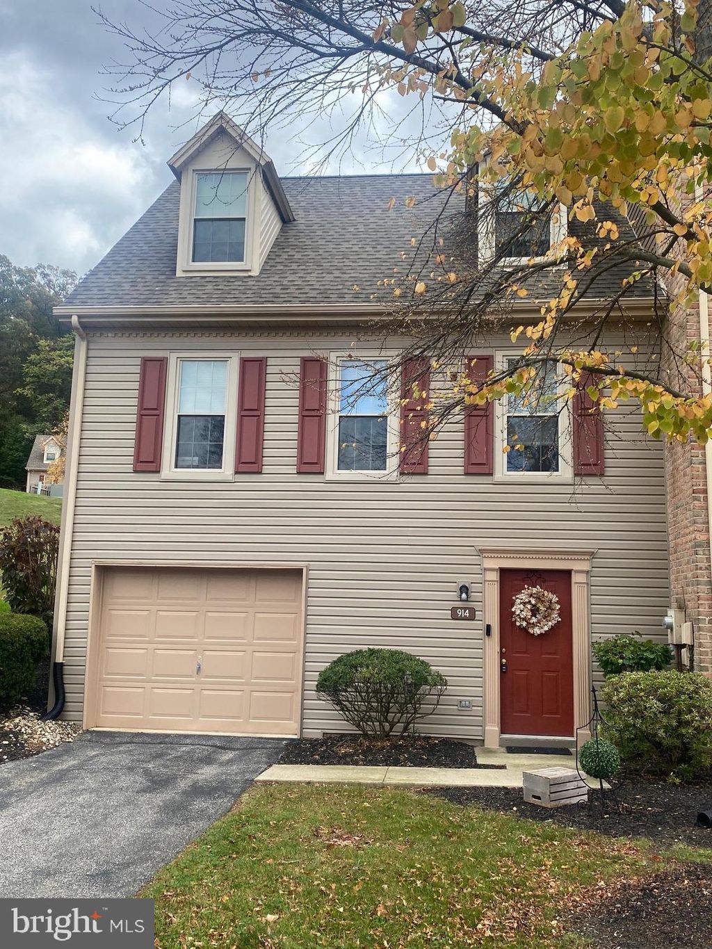 Photo of 914 Skyview Dr #914, YORK, PA 17406 (MLS # PAYK2092572)