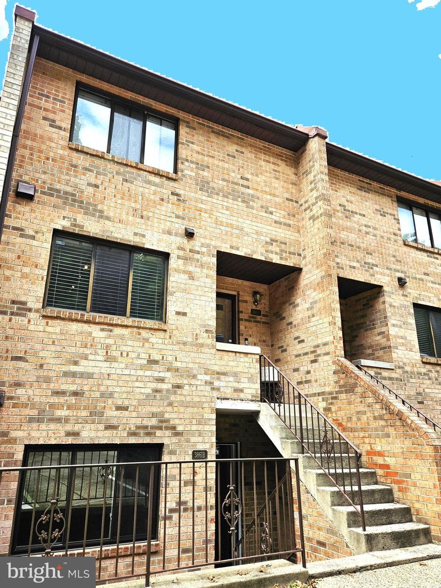 RARE 1400 SQ. FT. TWO LEVEL TOWNHOME STYLE CONDO AVAILABLE NOV 1ST!  Unbelievable Location, Near East-Falls Church Metro (4 Miles), on the Edge of Lillian Carey Park and Holmes Run, Walking Trails, Streams, Hiking, Picnic, Tennis, Playgrounds! SWEET TOTALLY UPDATED SPACE, NEW BATHS, FRESH PAINT, NEW APPLIANCES, ENSUITE BEDROOMS WITH NATURAL LIGHT, Spacious Living Room with Shiney Retro Hardwoods, Opens to Tranquil Patio with Partial Woods View! Large Kitchen with Table Space and Separate Dining Area.  Full Sized Washer Driver.  BIKE/RUN ON NEARBY GW PARKWAY TRAIL AT THE POTOMAC RIVER! Easy to Pentagon, Arlington Cemetary, Shirlington, Old Town, DCA-Regan National Airport, Capitol Hill and Inova Fairfax Hospital Campus! EASY ONLINE APPLICATION, Ask Your Realtor for Details! Max 2 Incomes To Qualify, Max 2 Vehicles, Good Credit Required.  No Pit Bull/Pit Mixes will be considered.