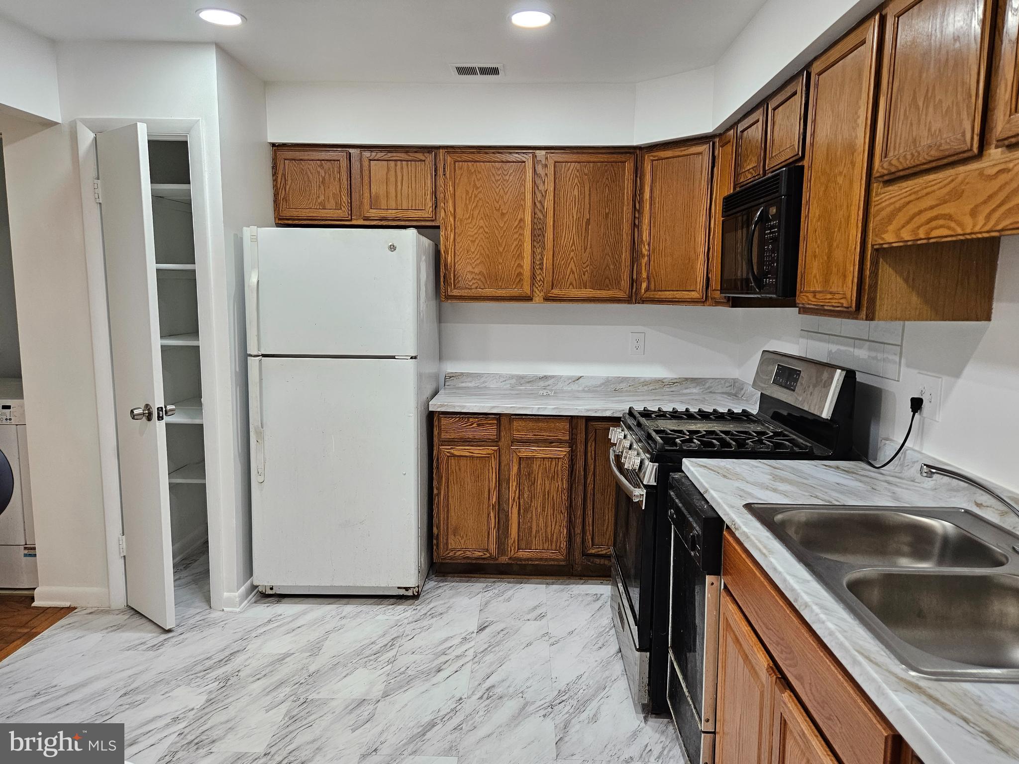 STEPPES OF BARCROFT - Residential Lease