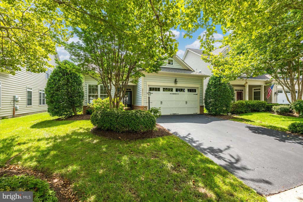 Photo of 20611 Golden Ridge Drive, ASHBURN, VA 20147 (MLS # VALO2134982)