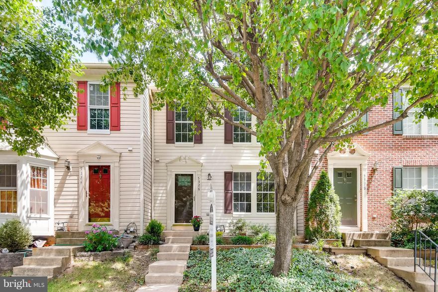 Beautifully renovated Townhome    turn key ready, 3 bedroom 1.5 bathroom Fresh paint, lovely deck, NEW SS appliances, granite countertops, hardwood floors, new ceramic tile, convenient location to 95! Dogs on case by case basis with $750 non refundable pet fee.