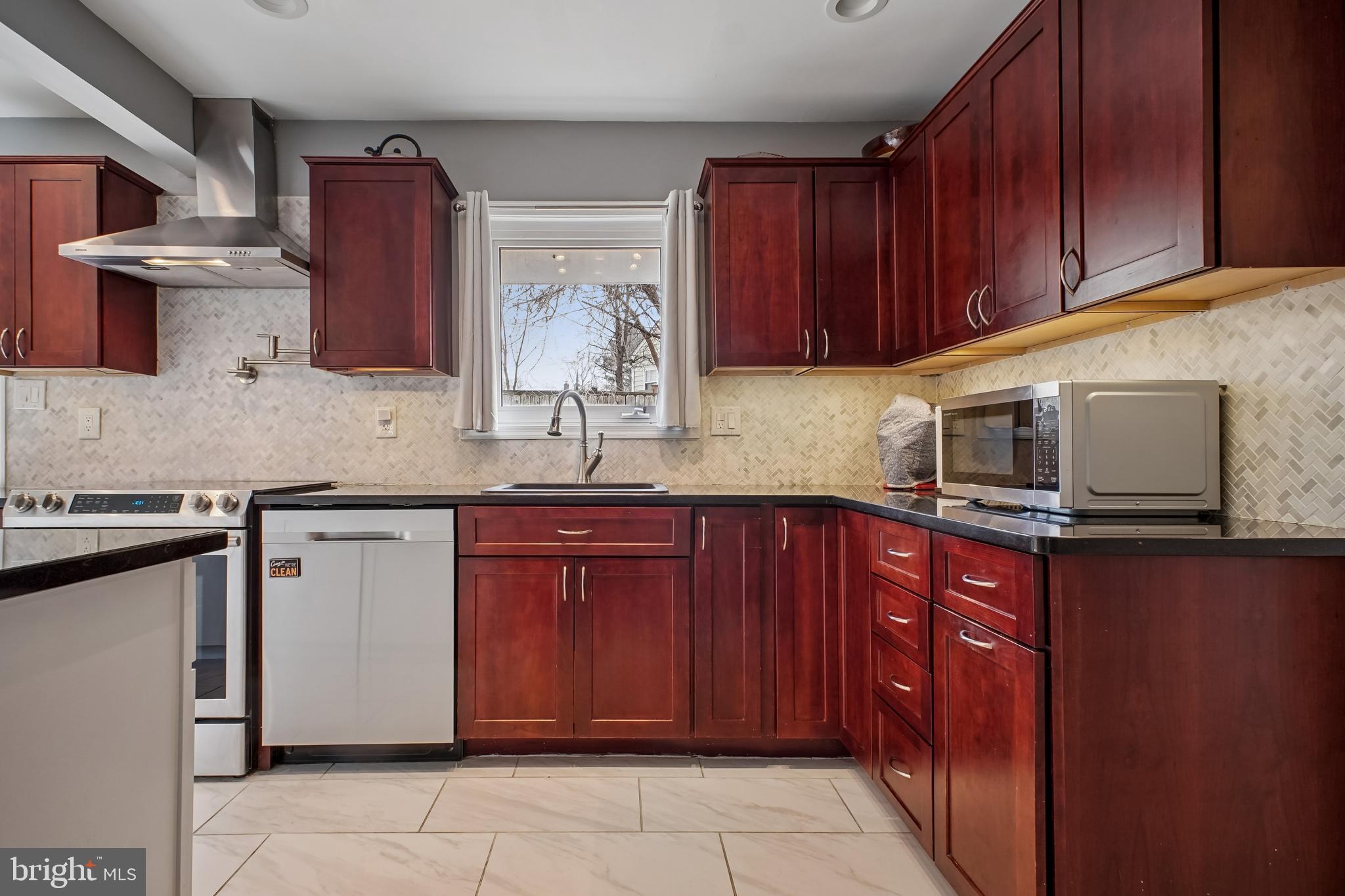 REFLECTION LAKE - Residential