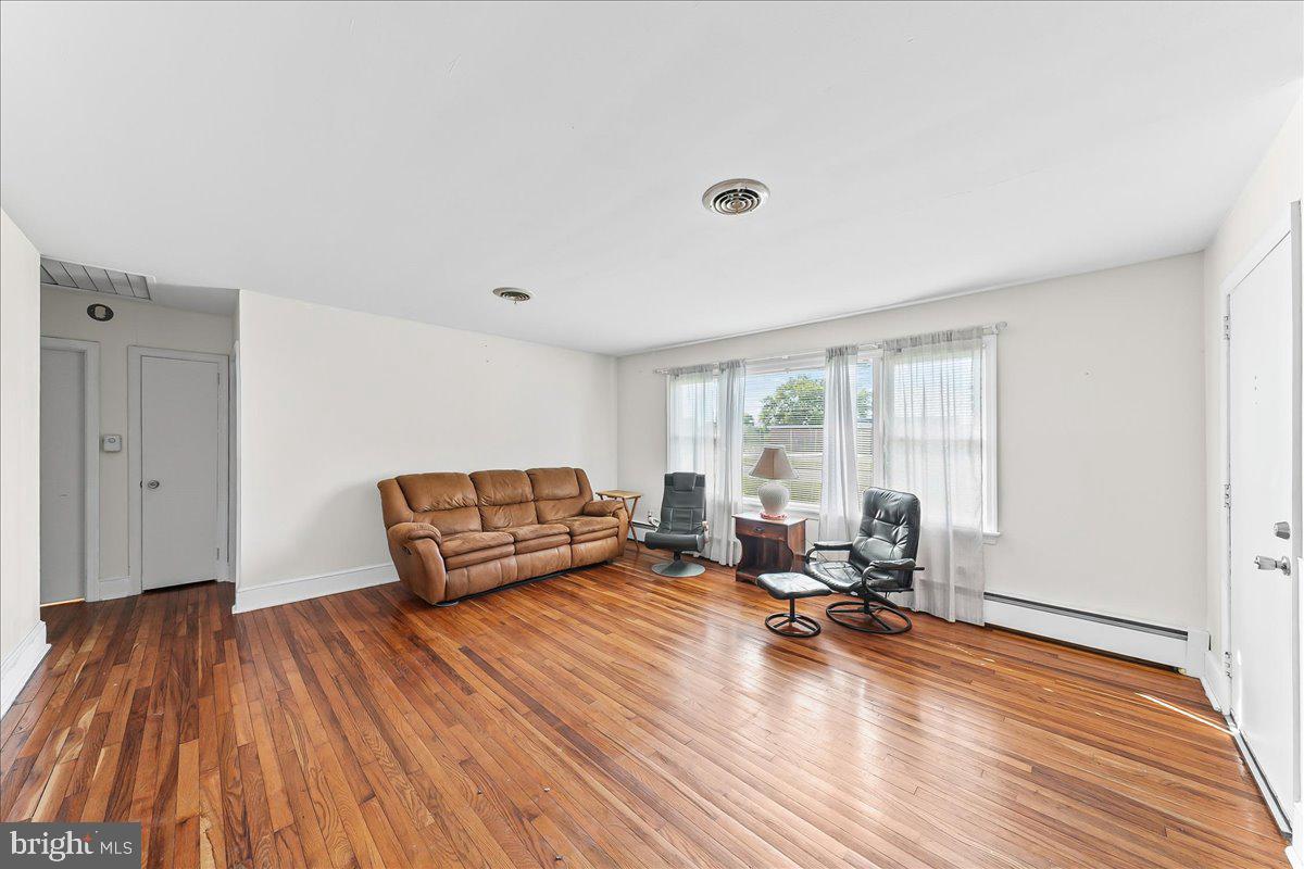 317 KENT WAY