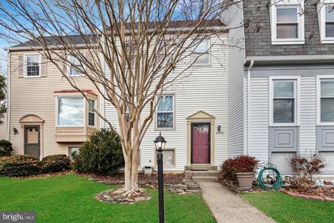 Photo of 6528 Birchleigh Way, ALEXANDRIA, VA 22315 (MLS # VAFX2295984)
