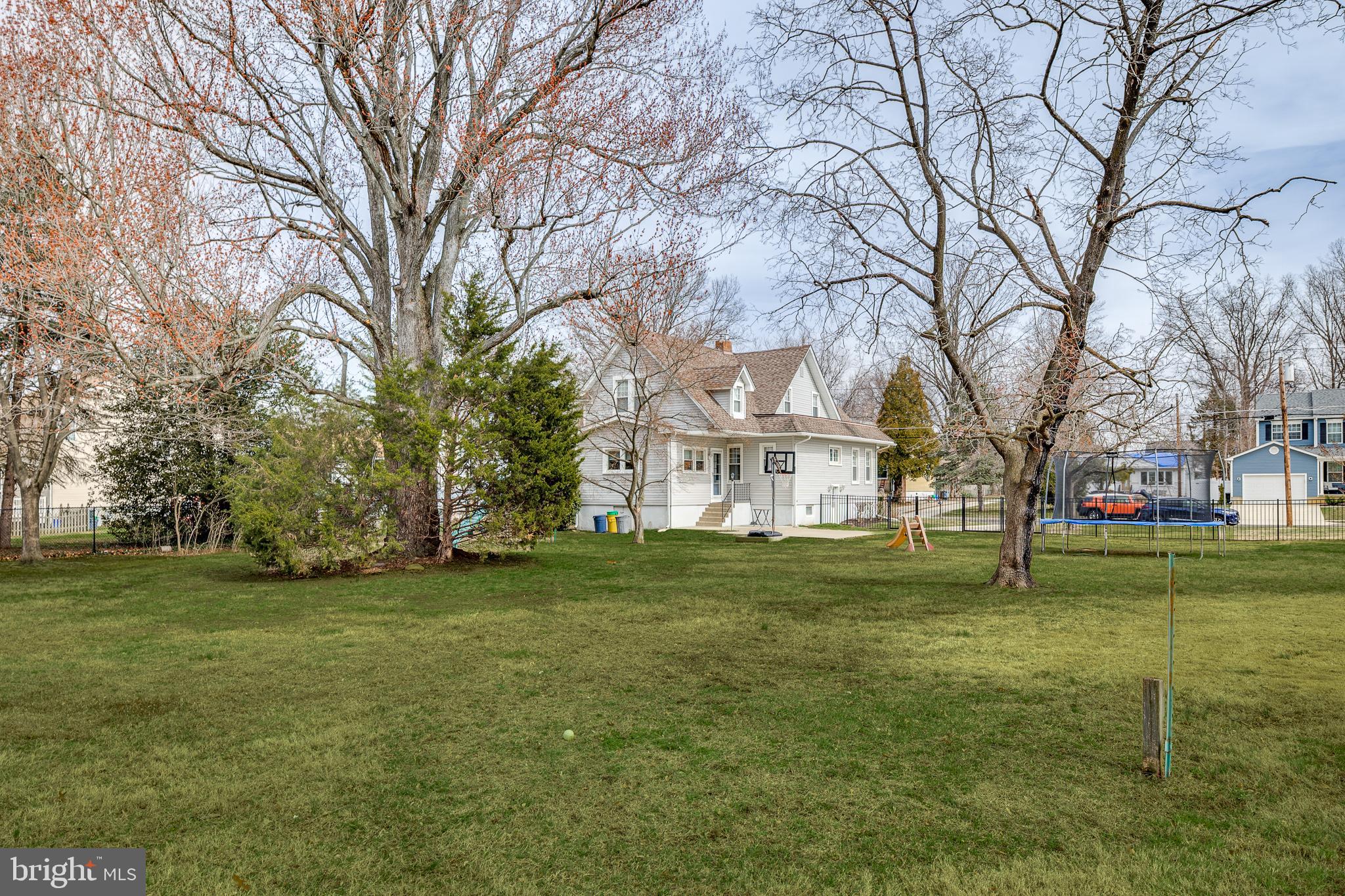 236 E WILLIAMS AVENUE