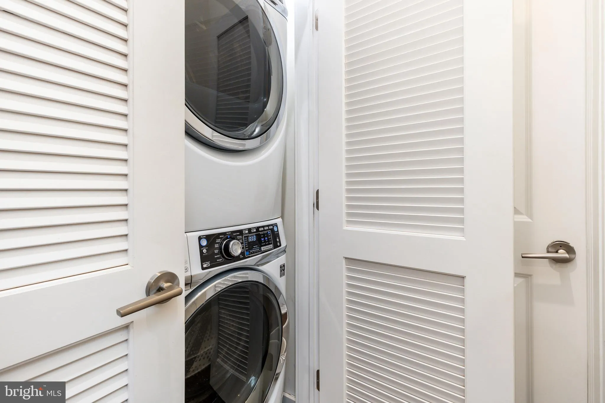 Philadelphia, Pennsylvania 19122, United States, 2 Bedrooms Bedrooms, ,2 BathroomsBathrooms,Residential,Active,93324