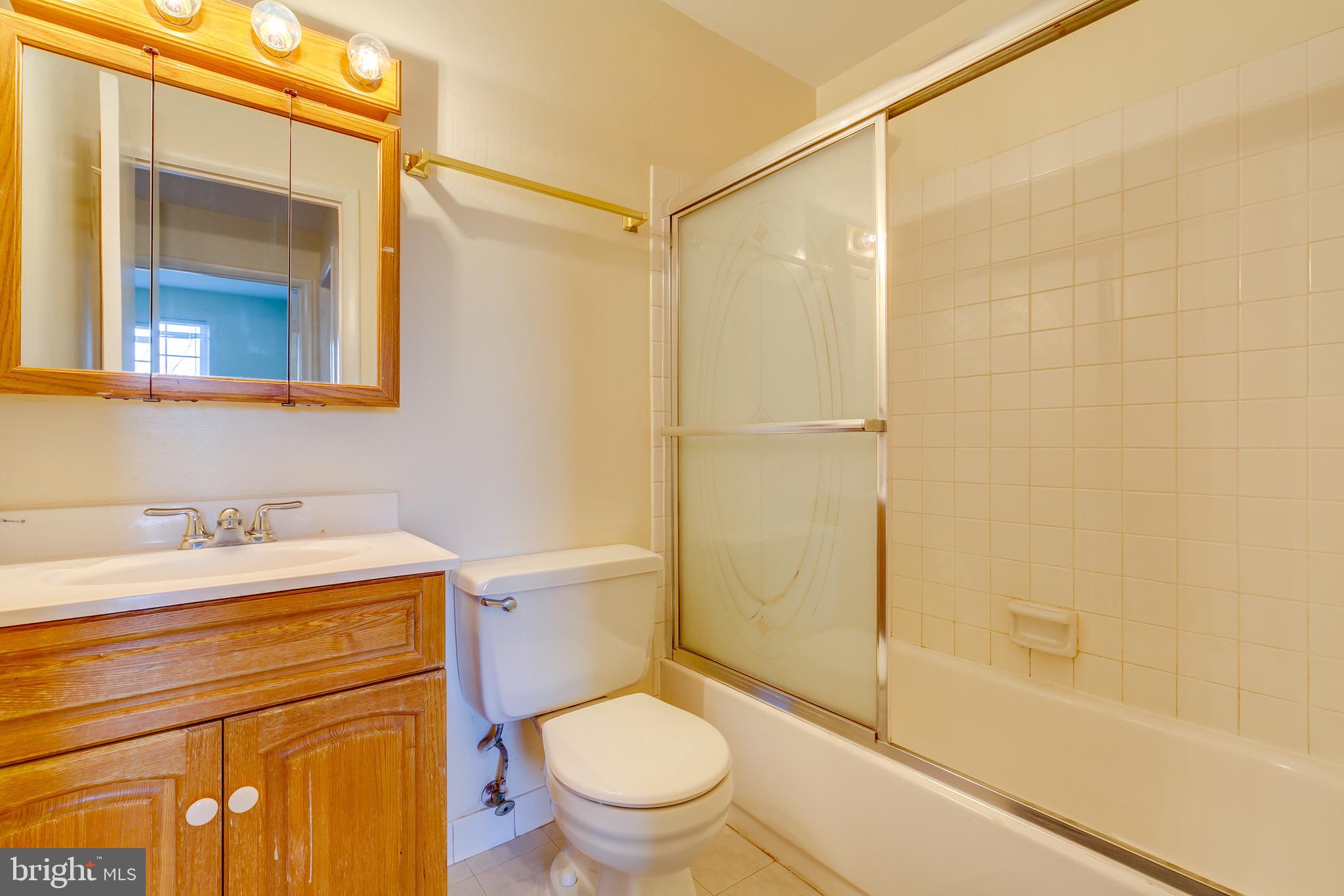 ASHTON GLEN - Residential Lease