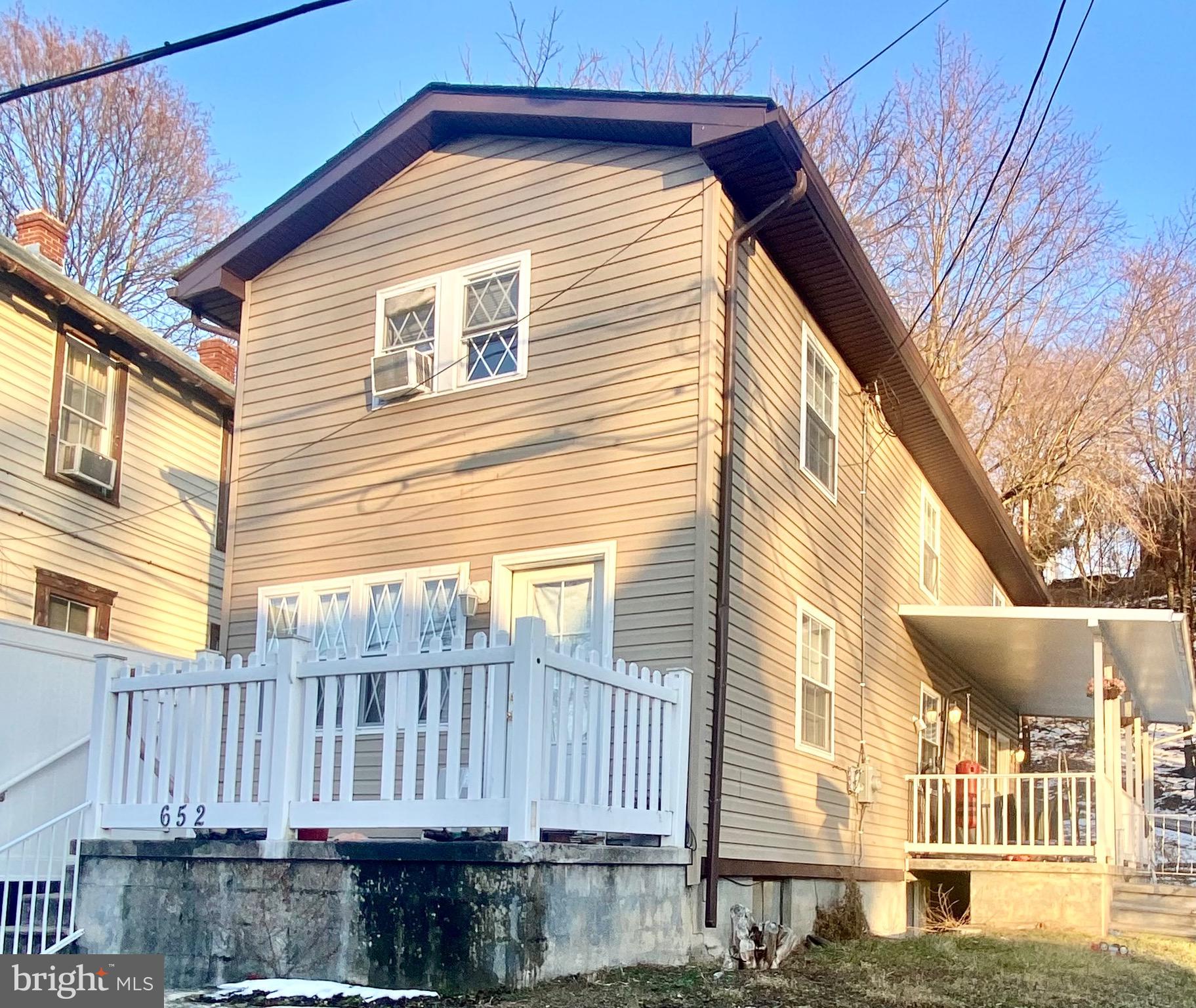 3BD,1BA, VERY CUTE, RECENTLY RENOVATED TOP TO BOTTOM BASICALLY NEW, UPDATED AND MODERN, ROOF WINDOWS AND SIDING LESS THAN 4 YEARS OLD, GRANITE COUNTERTOPS, 2 PORCHES, CORNER LOT, WALK OUT BASEMENT, OFF STREET PARKING
GREAT LONG TERM TENANTS - MONTH-TO-MONTH - $1,150/M
SELLER HAS MULTIPLE PROPERTIES FOR SALE, PURCHASE 1 OR PURCHASE MULTIPLE, BRING ALL OFFERS. ALL PROPERTIES HAVE LEAD CERTIFICATE AND RENTAL LICENSE
CHECK OUT THESE OTHER LISTINGS
MDAL2010962 - 108 RR SPRINGDALE ST, CUMBERLAND MD 21502
MDAL2010876 - 744 MARYLAND AVE, CUMBERLAND MD 21502
MDAL2010912 - 803 MARYLAND AVE, CUMBERLAND MD 21502
MDAL2010914 - 628 ELM ST, CUMBERLAND MD 21502
MDAL2010880 - 220 OAK ST, CUMBERLAND MD 21502
MDAL2010966 - 108-108R-110-112 FOURTH ST, CUMBERLAND MD 21502